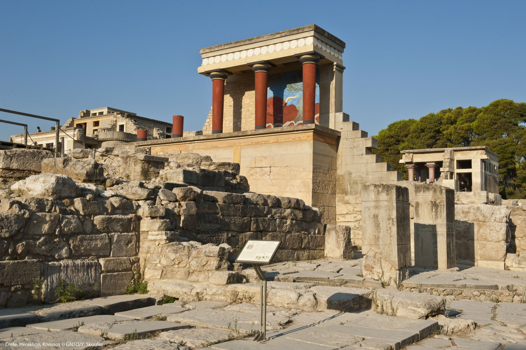 Accessible Tour to Heraklion town and Knossos - Europe's oldest city