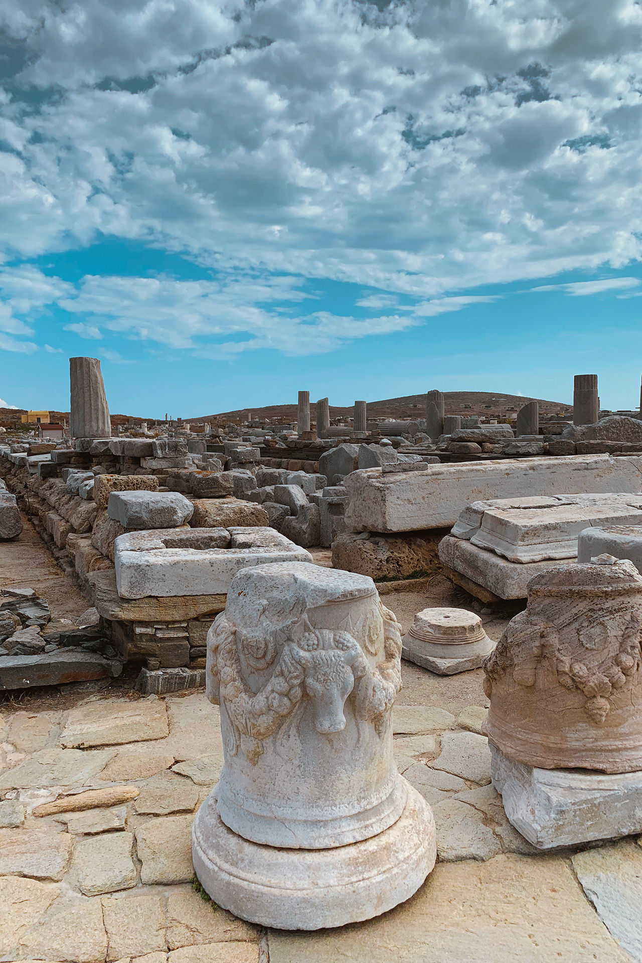 Agora represents the daily life on Delos
