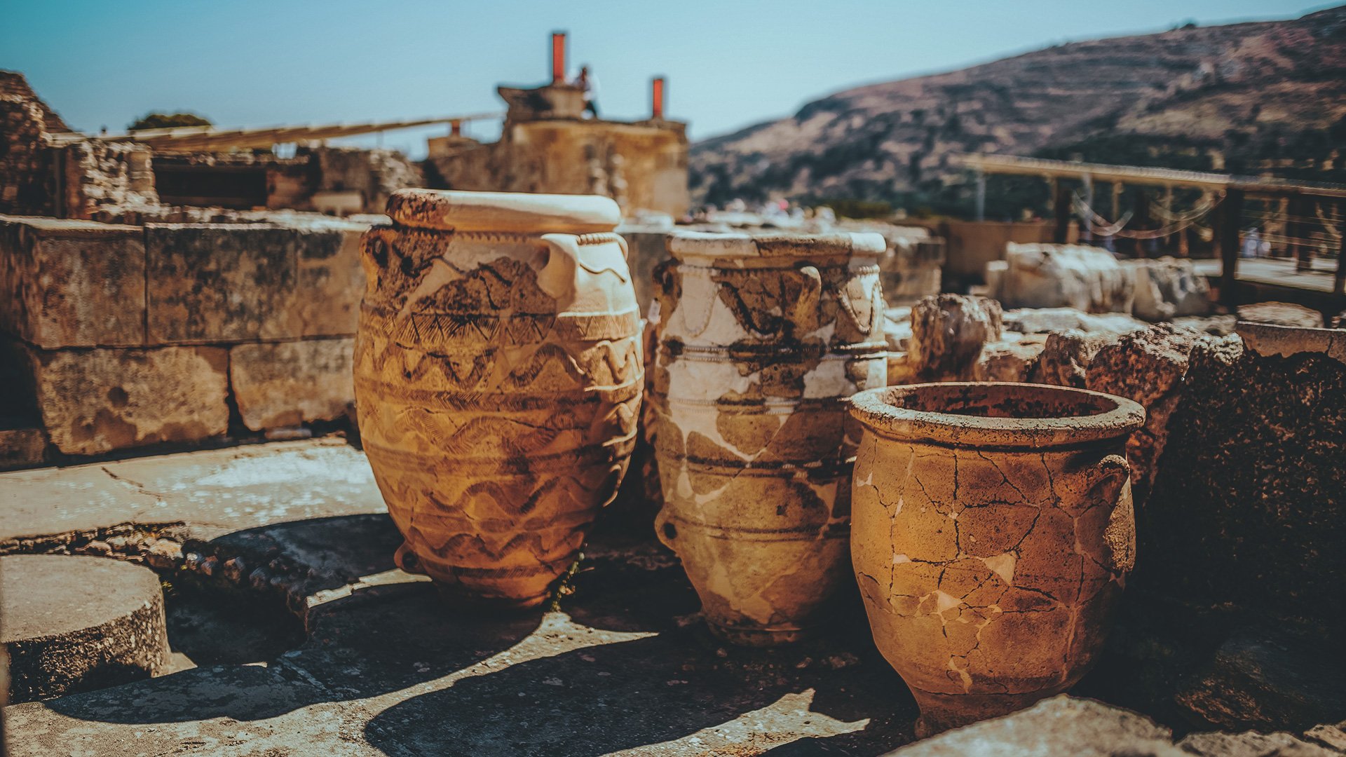 Clay pots of Knossos