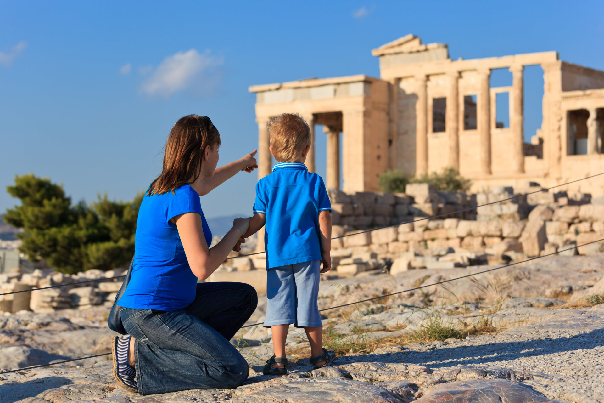 EL  family_in_acropolis