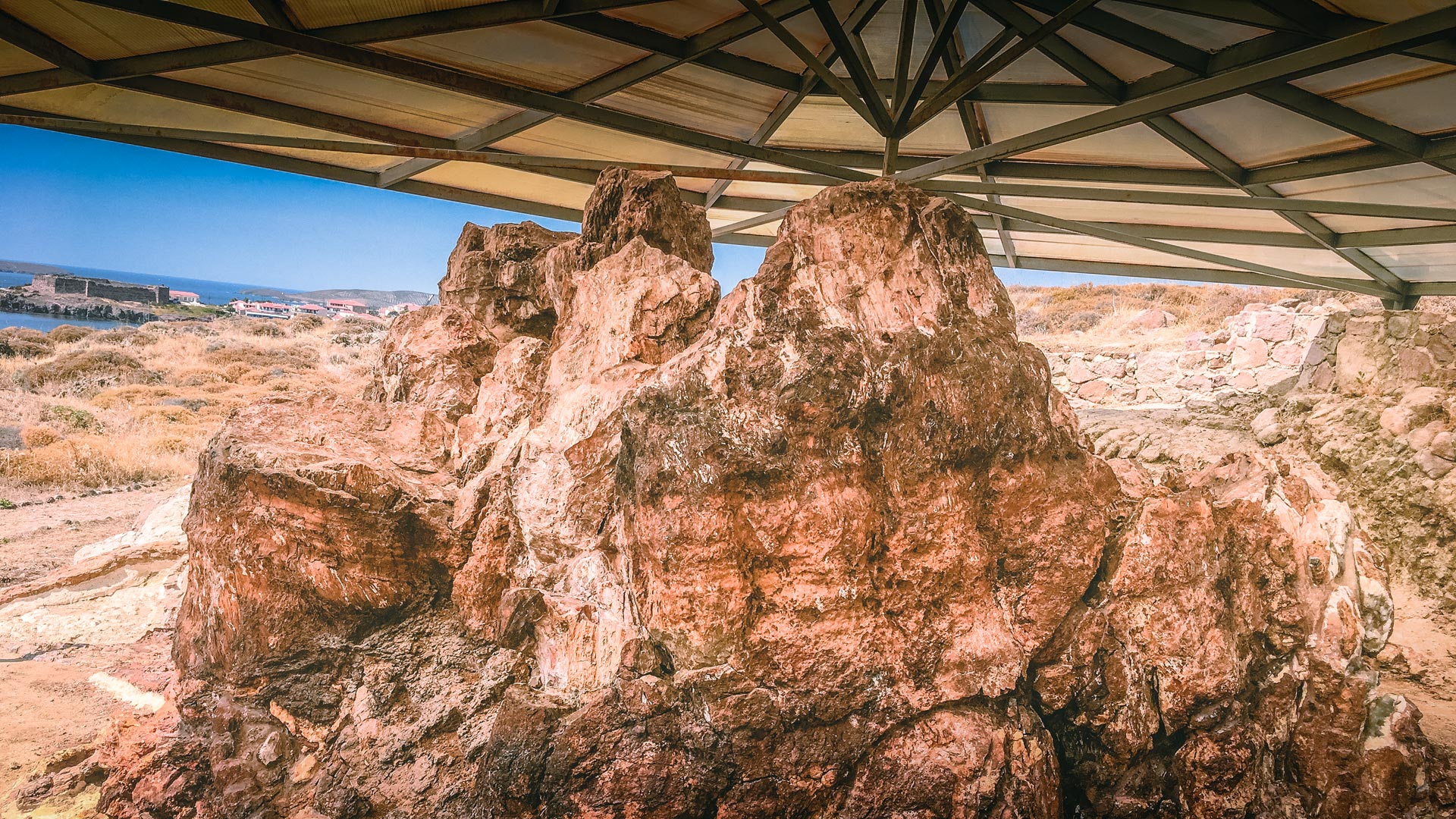 Look out for the largest petrified tree trunk, with a circumference of 13.7m