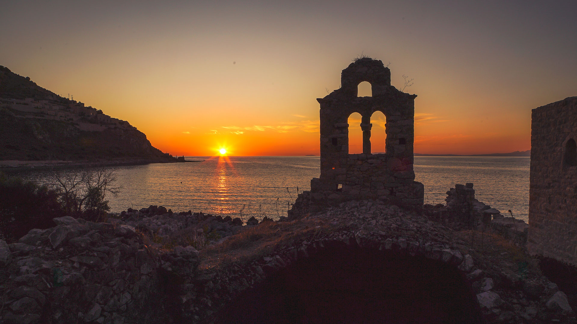Limeni is famous for its mesmerising sunsets and well preserved Byzantine churches