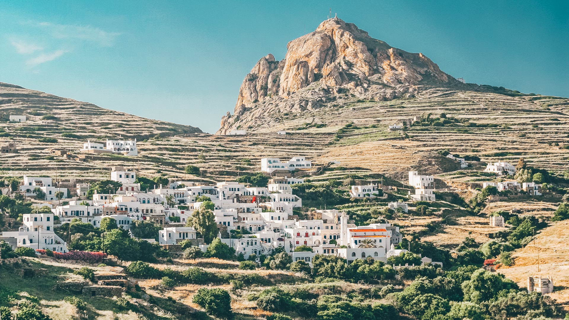 A little before you reach Koumaros, you pass Exomvourgo Castle, high up on a 640m conical hill