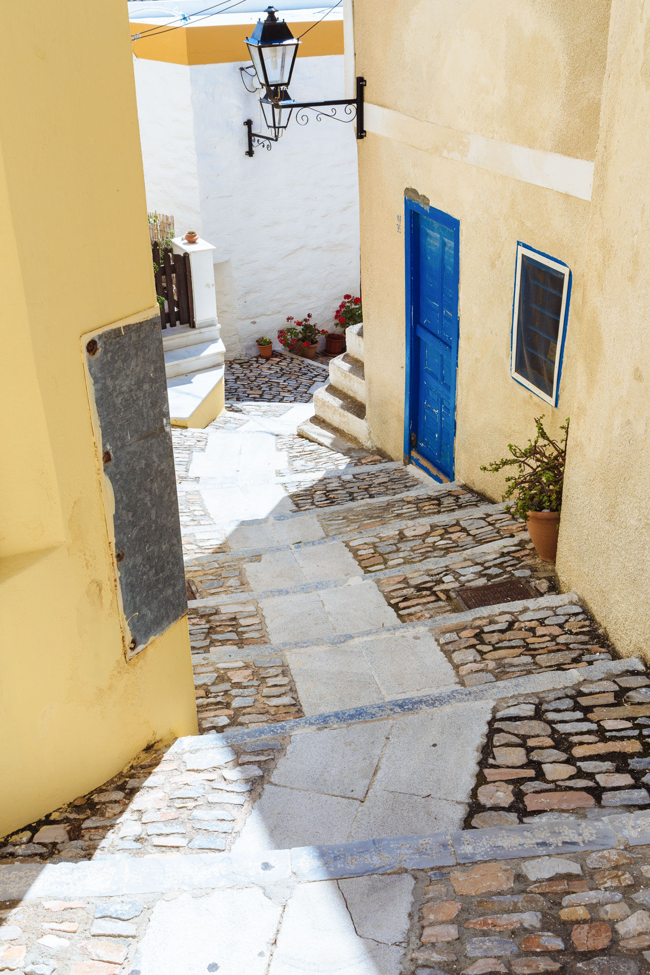 Ano Syros, a world of Cycladic architecture and Venetian charm