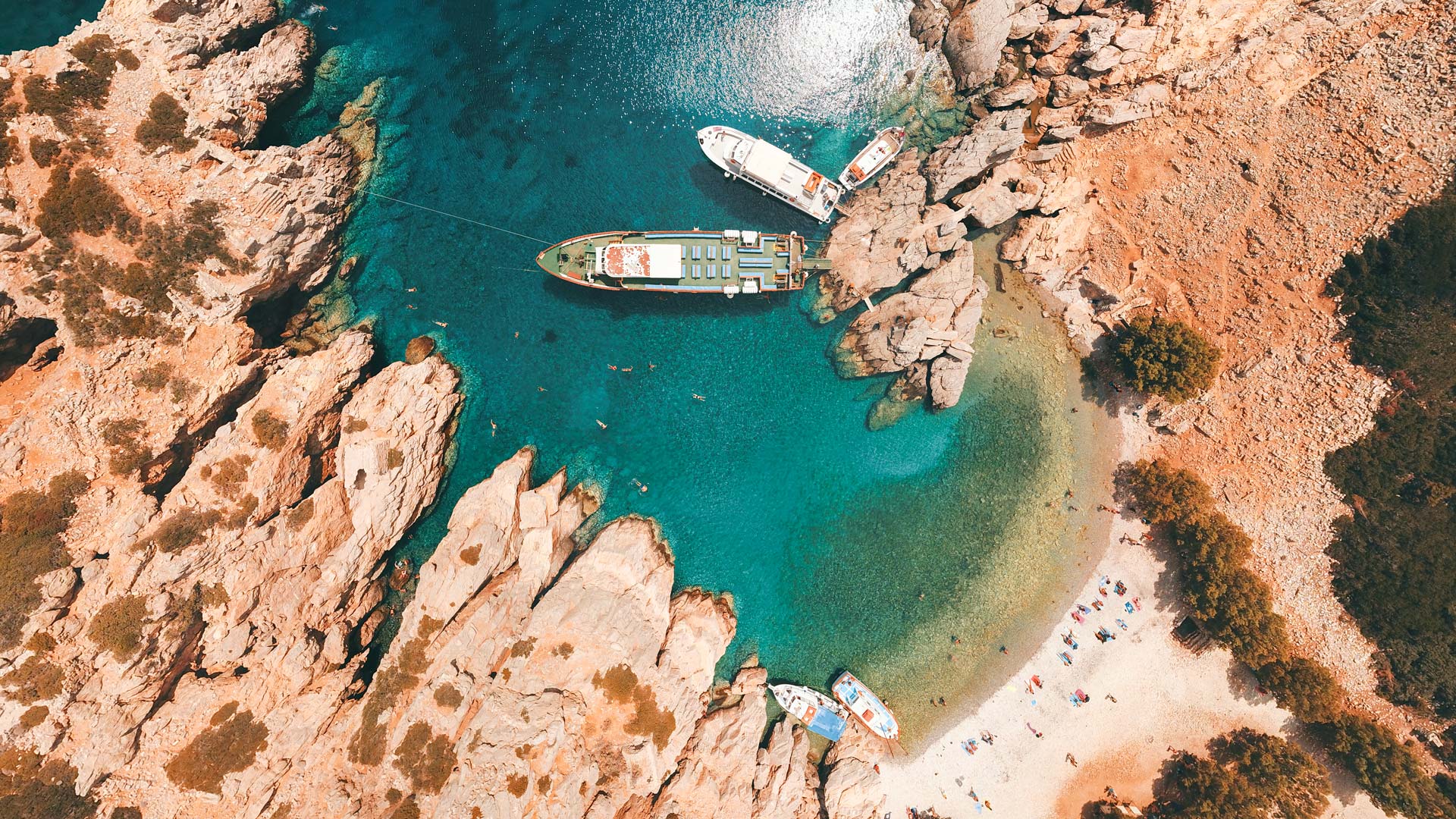 Depending on which boat excursion you take from Karpathos, your day trip to Saria will involve soaking up the feeling of freedom on the beach and swimming in wonderfully clear water