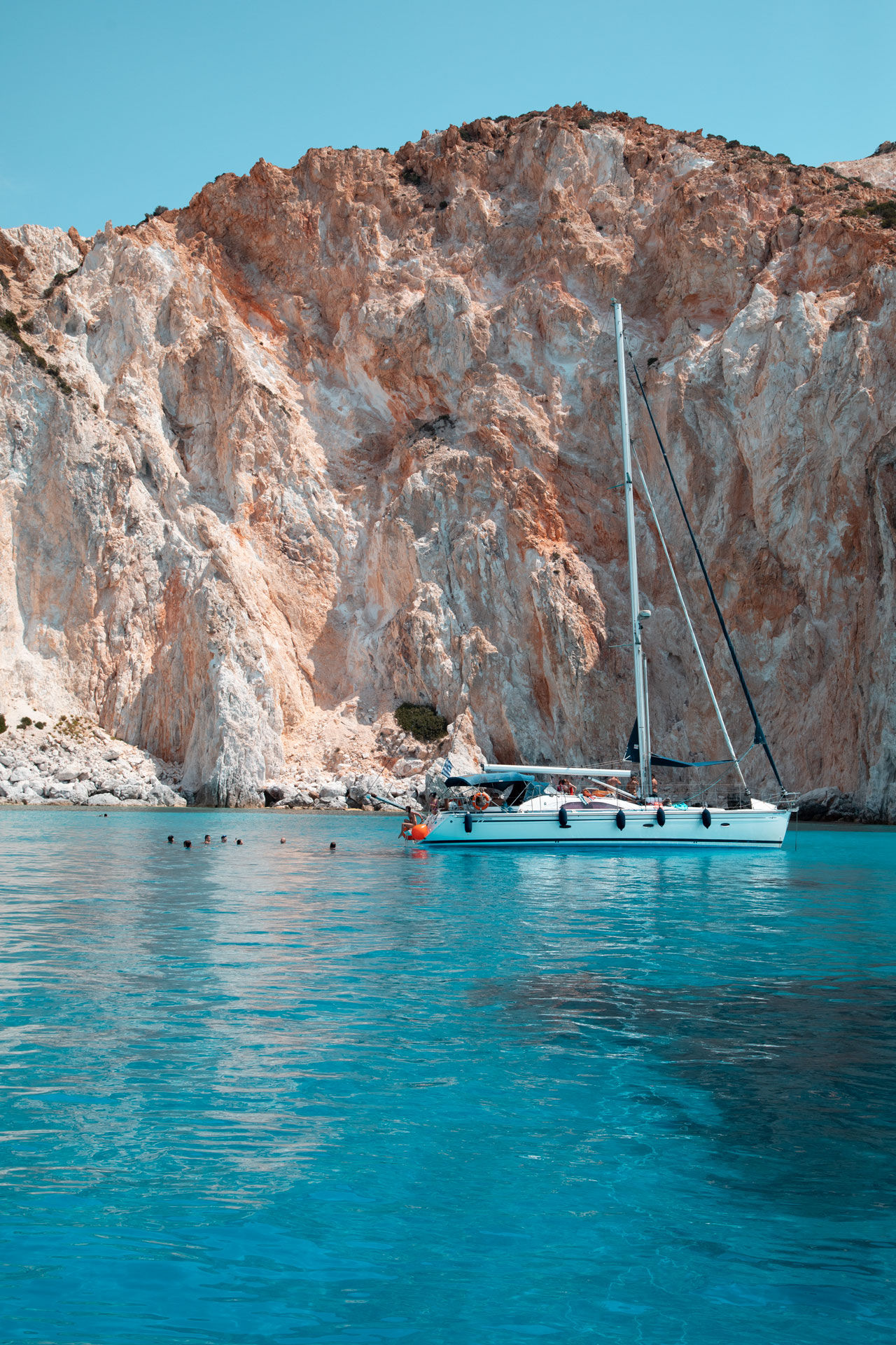 Excursion boats operate from the harbour of Psathi