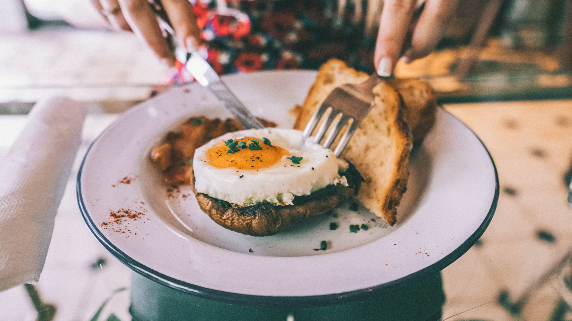 If you want a taste of something new (and a later start to the day), brunch has entered the Greek lexicon with a passion