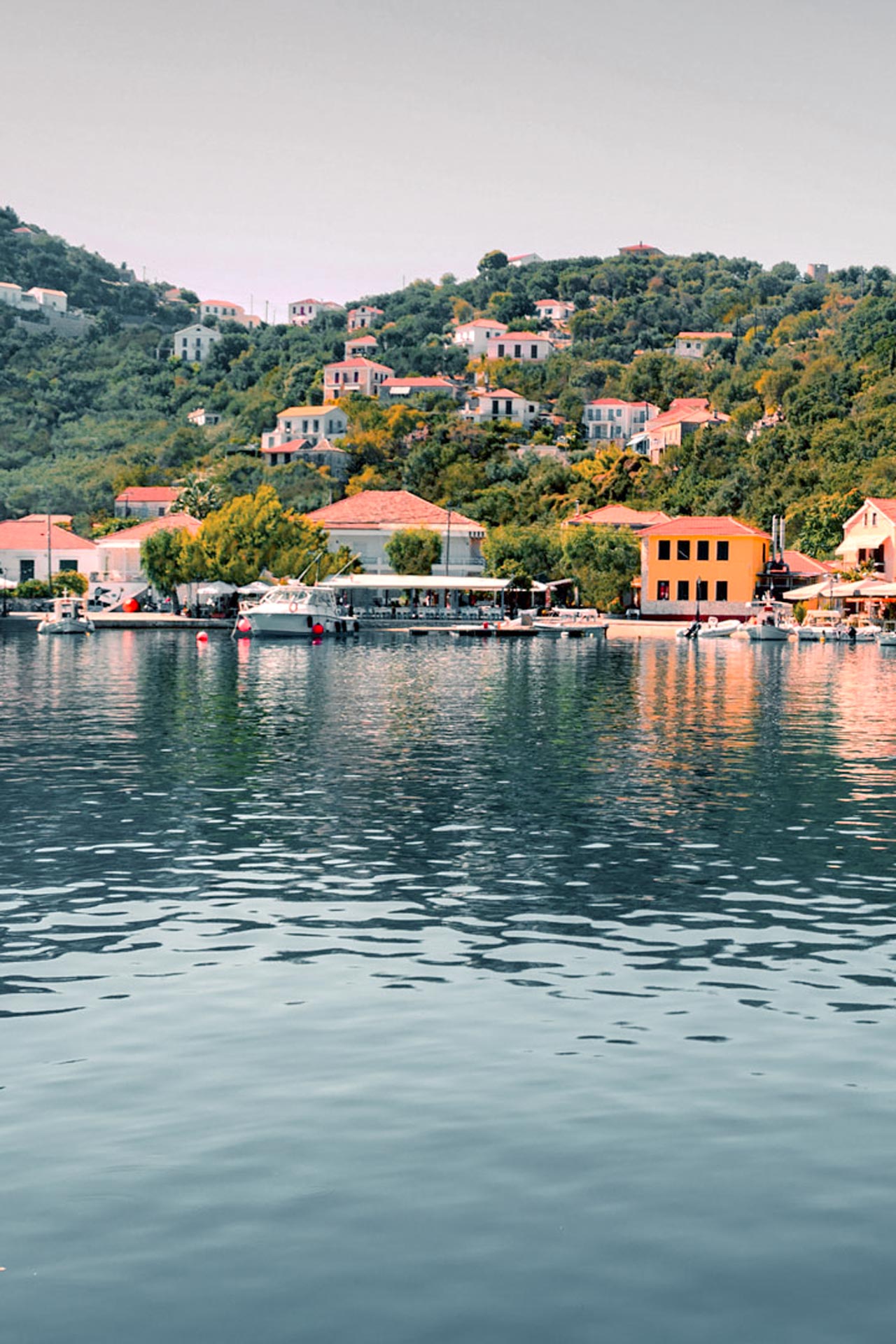 It is impossible not to fall in love with Kioni – especially when you arrive by sailboat in  the sheltered  bay