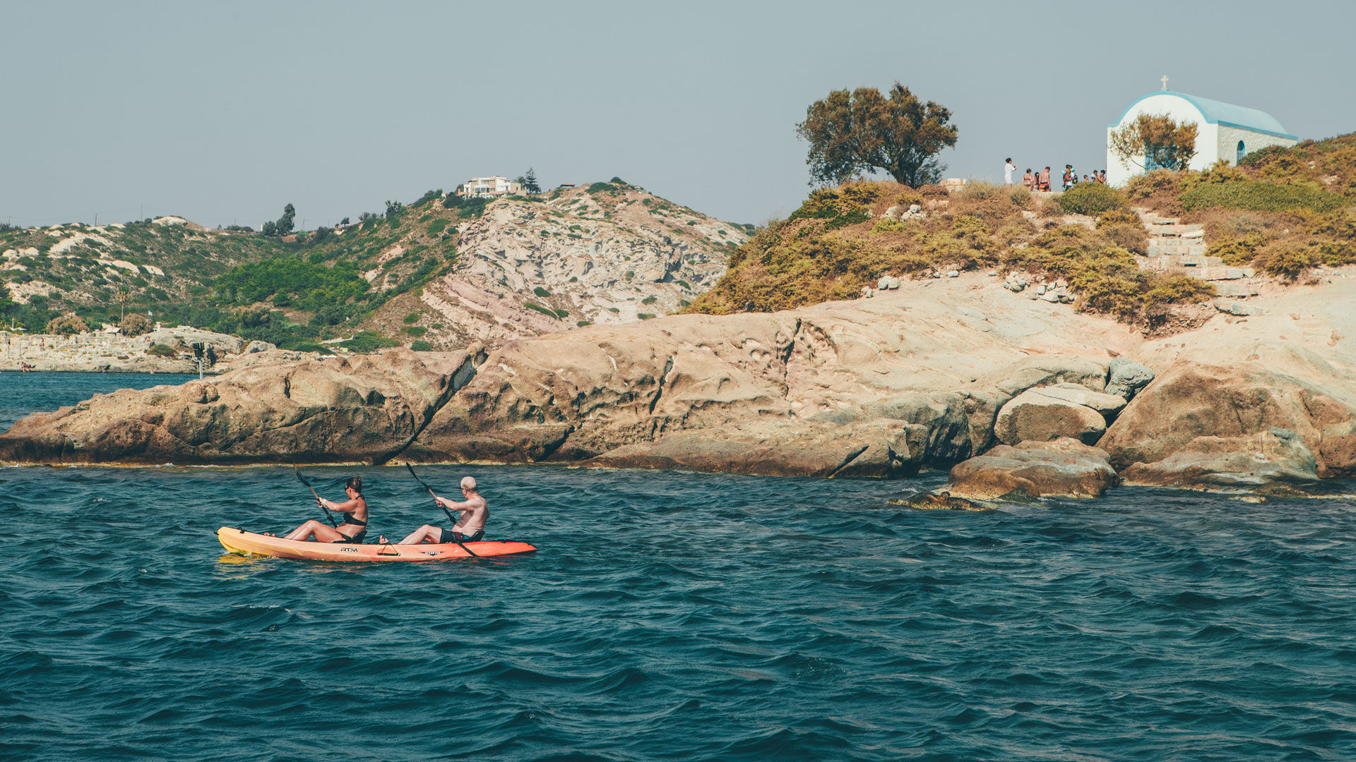 Kayaking by the sight of the islet of Kastri