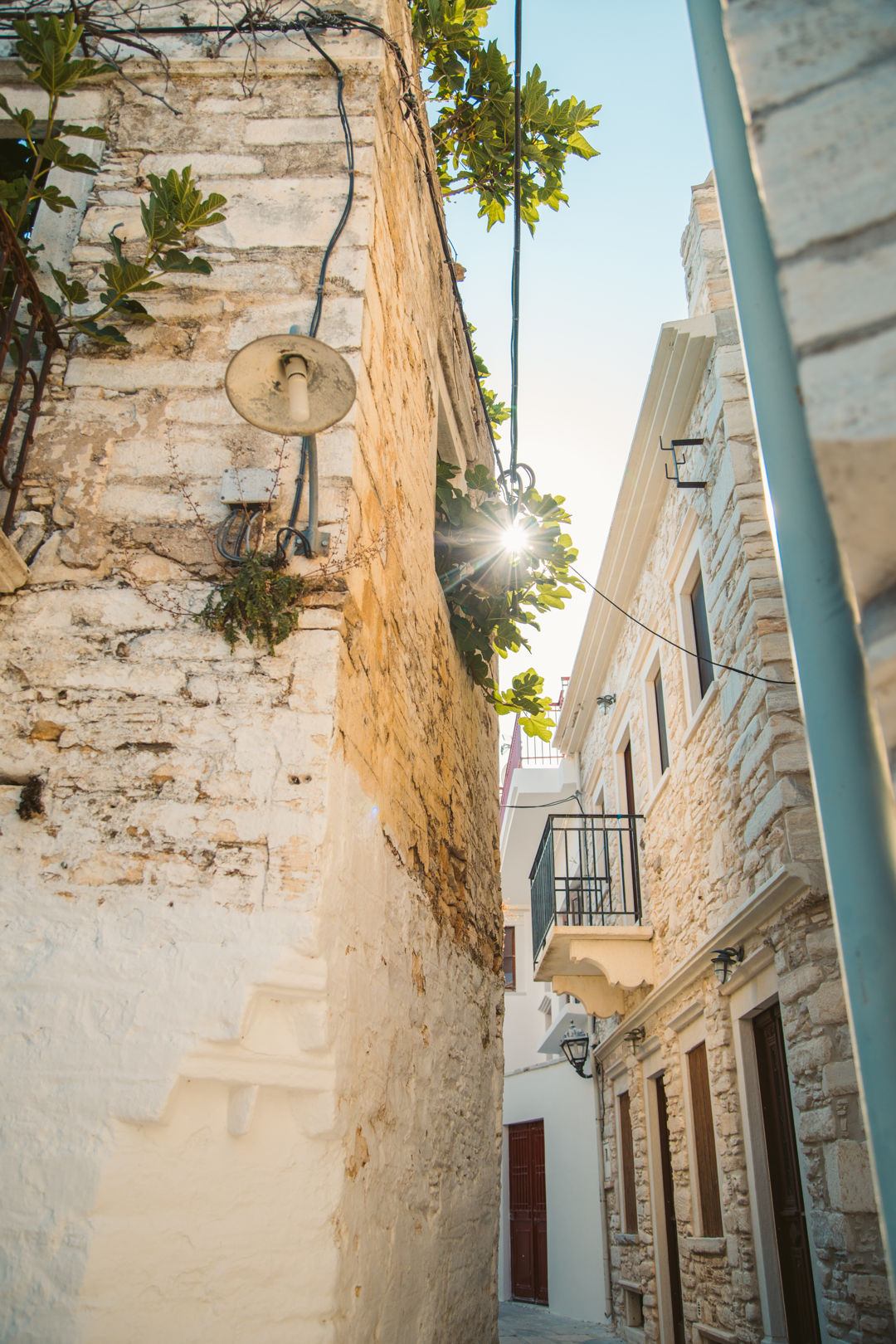 Known as the Marble Village because of its stonework, Apeiranthos offers picturesque coffee shops, right in the heart of Naxo
