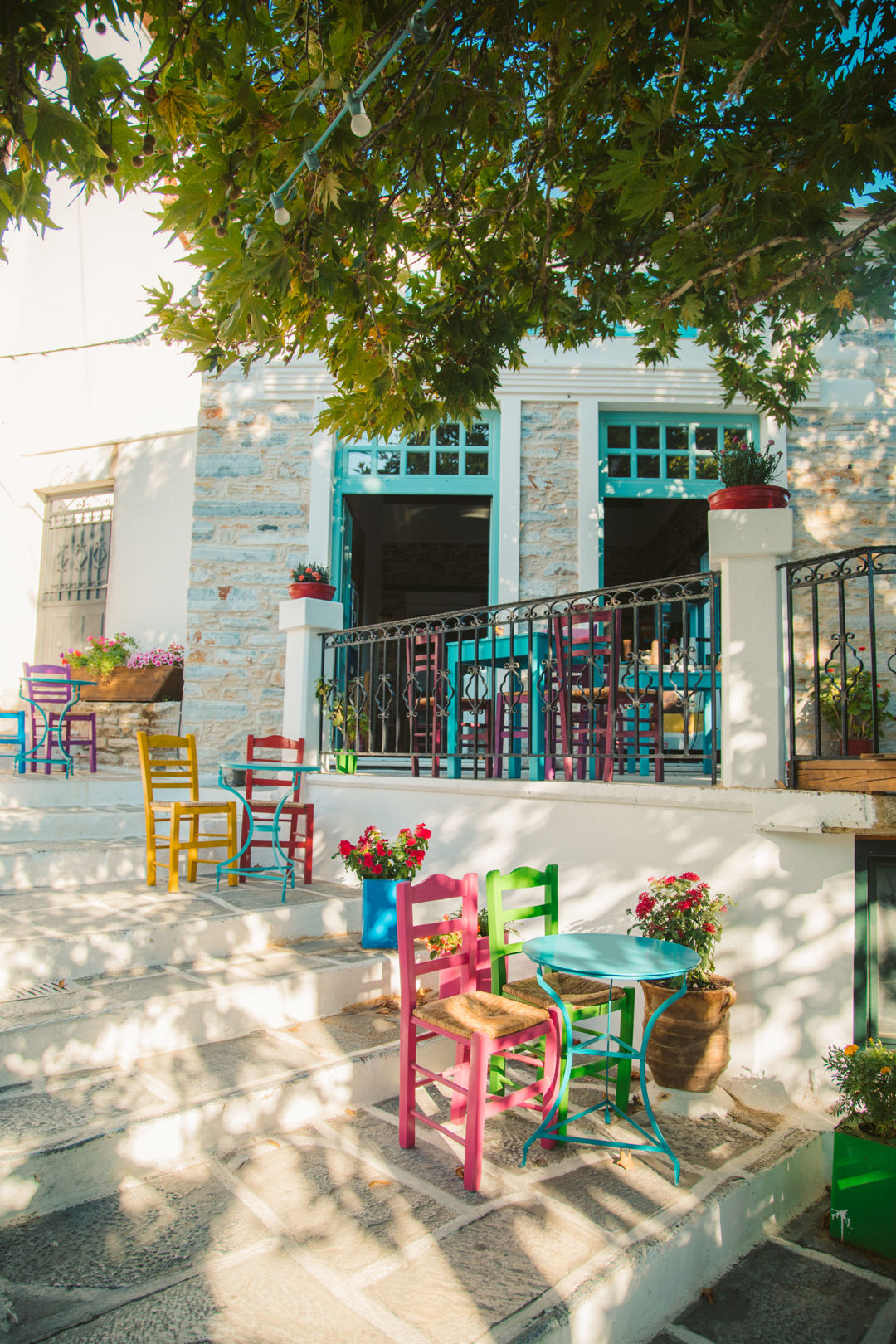 Local cafe shaded from a huge plane tree at Filoti village