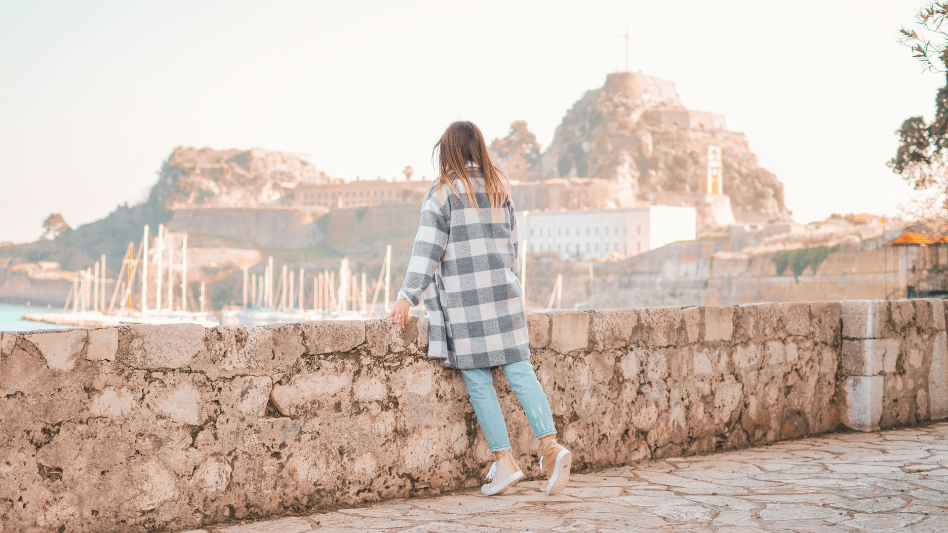 Next to the Old Fortress are the Garden of the People, perfect for a beautiful stroll with views of the fortress