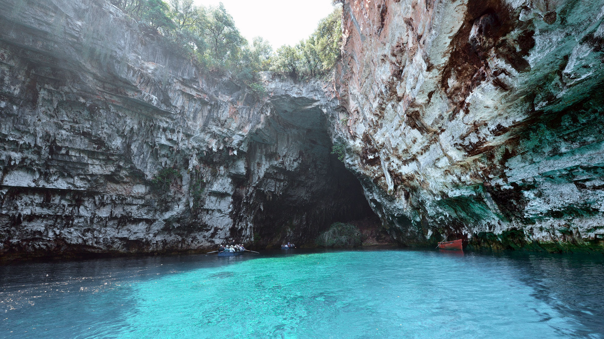 There are 20,000-year-old stalagmites in Messiani Cave
