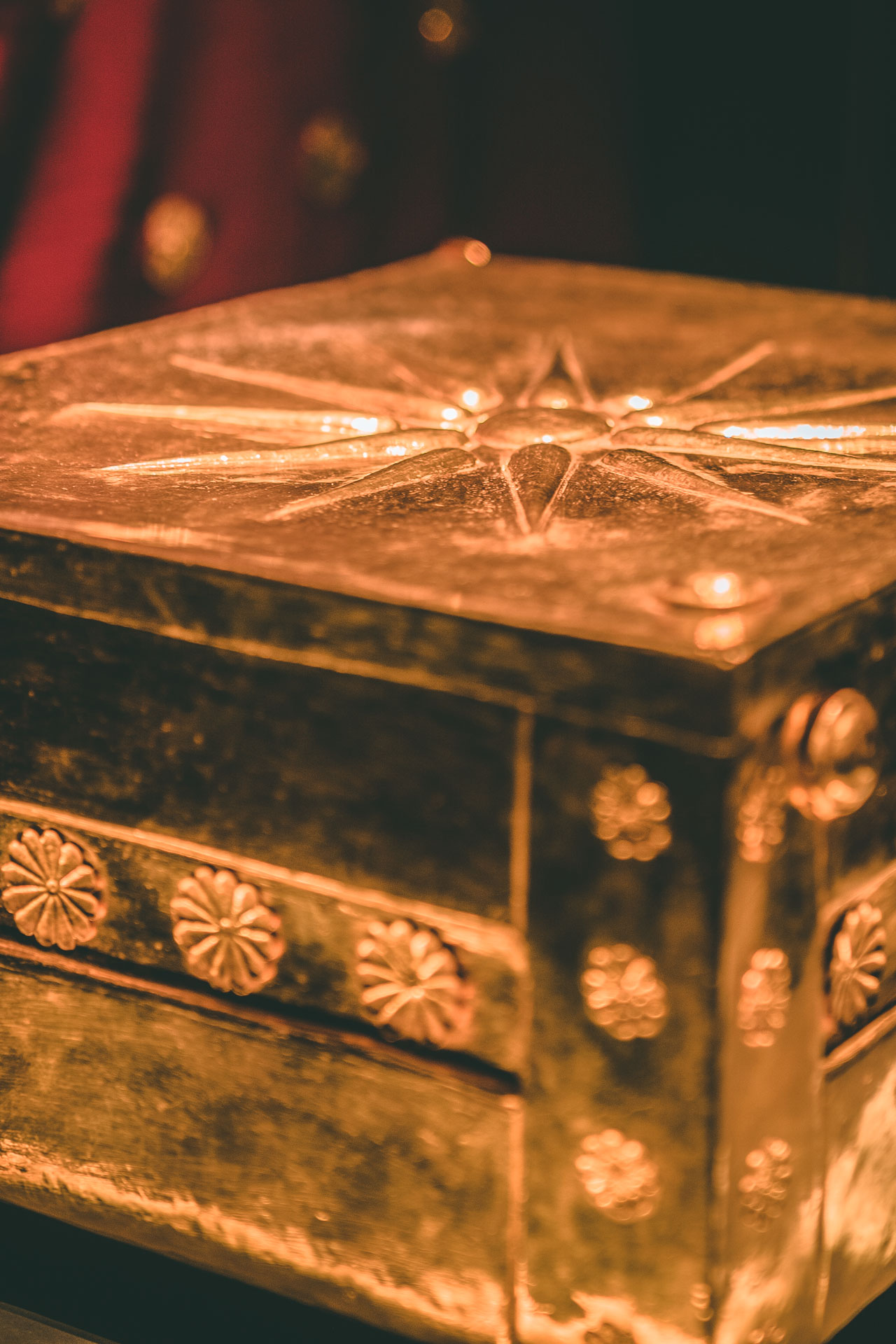 The gold larnax containing Philip II’s bones