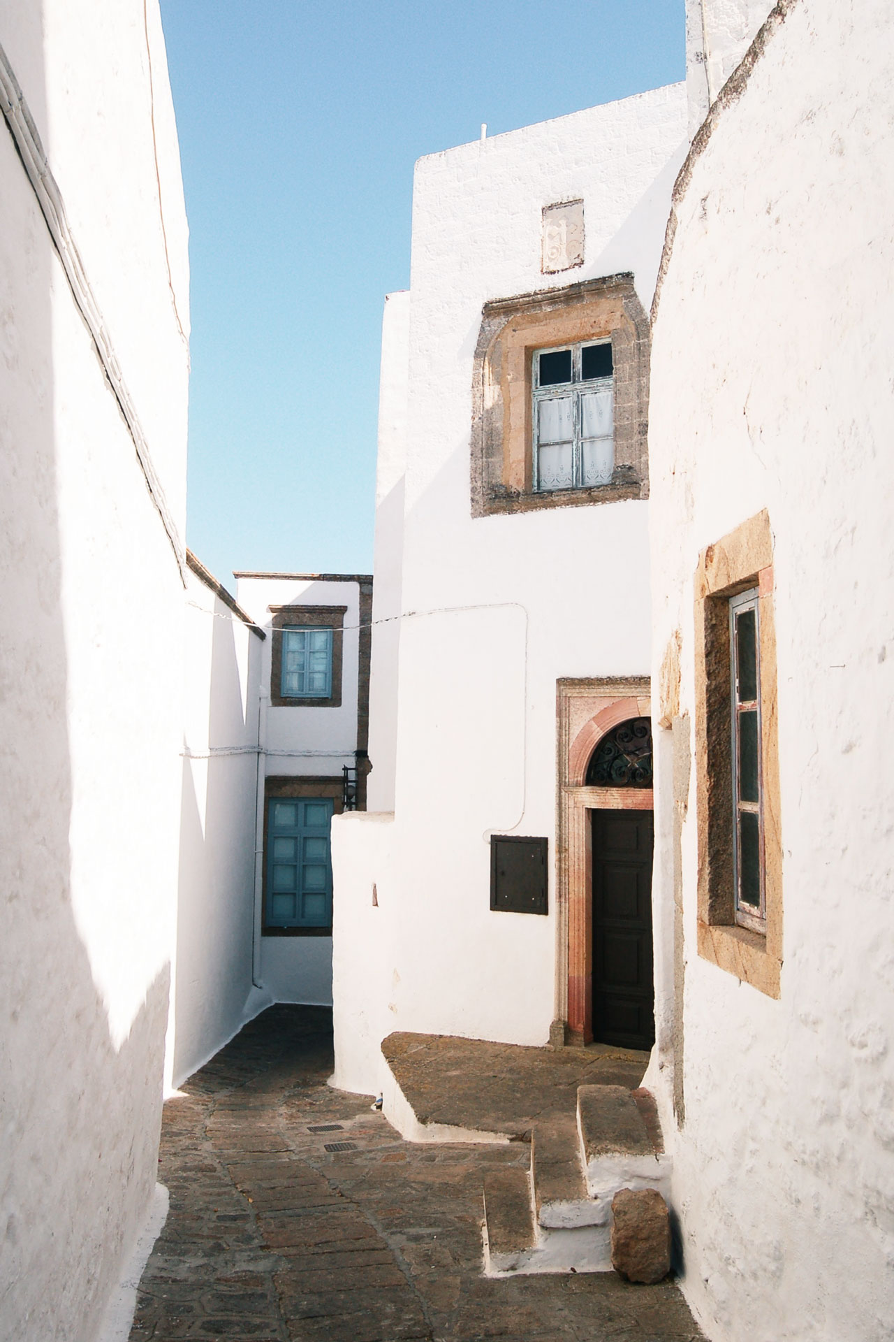 The labyrinthine streets of Hora with its impressive aristocratic homes