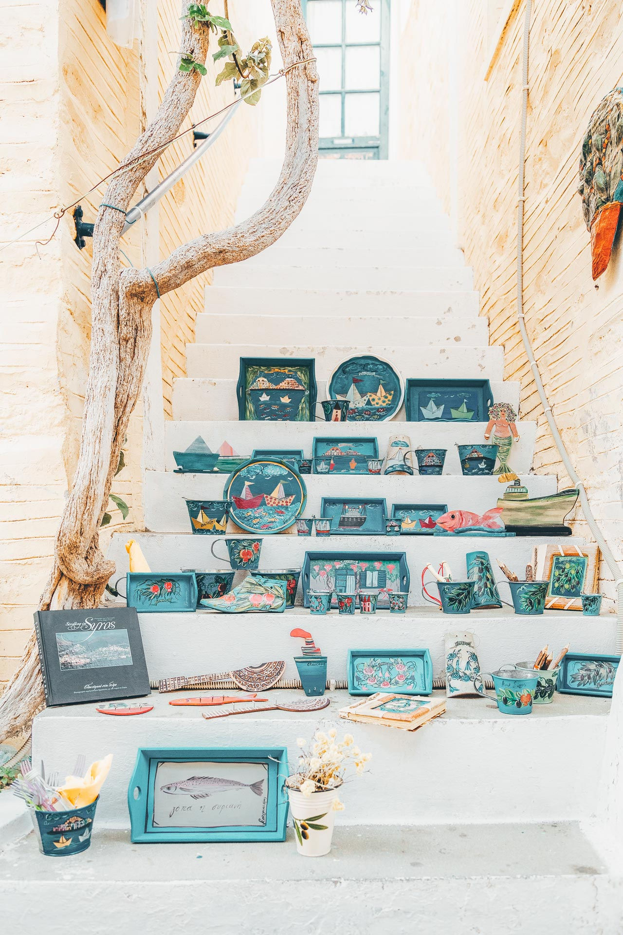 The Piatsa of Ano Syros, is where you'll find shops selling local handcrafted artifacts