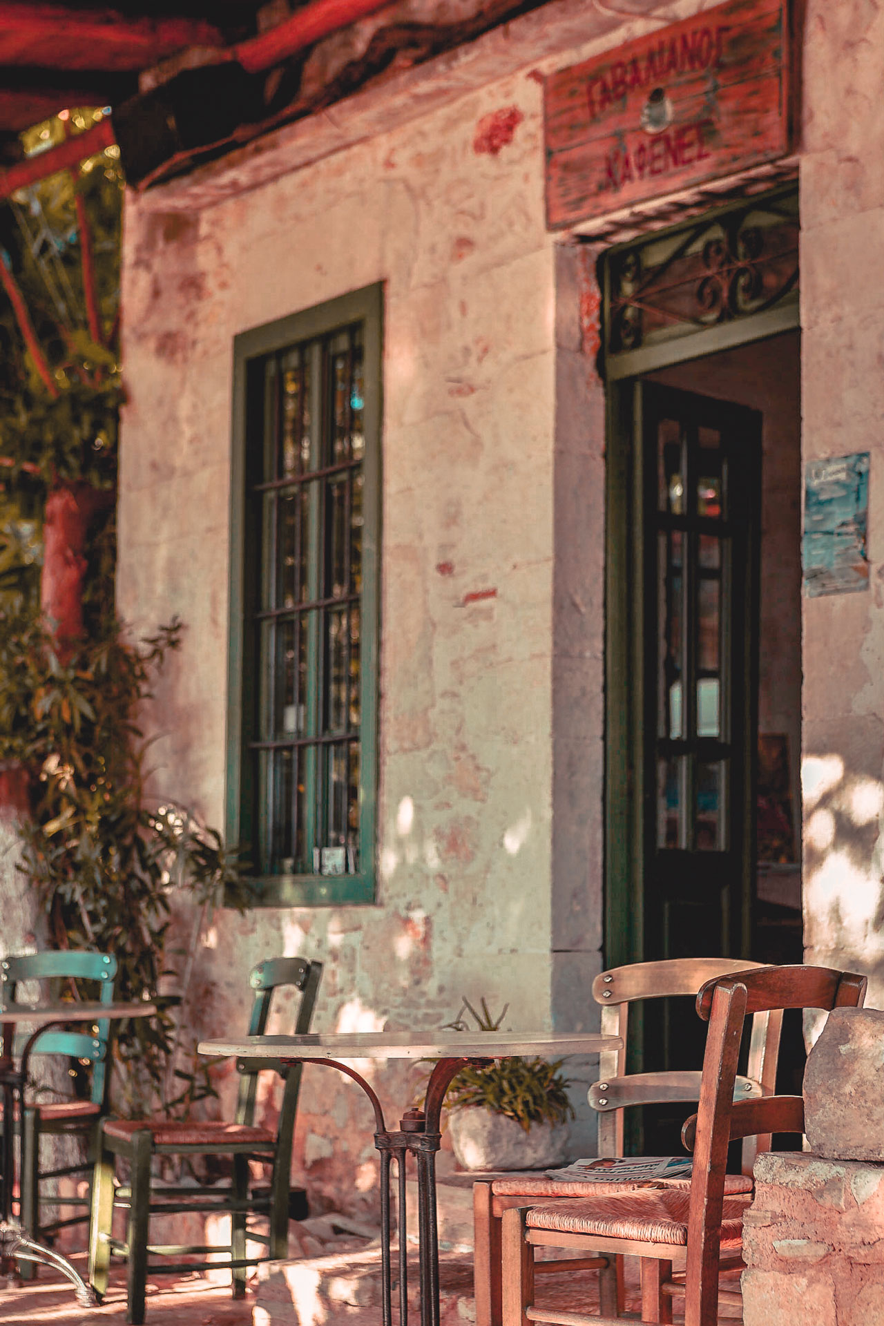 Τhe super-traditional Cretan coffee shop-kafenio of Gavalohori