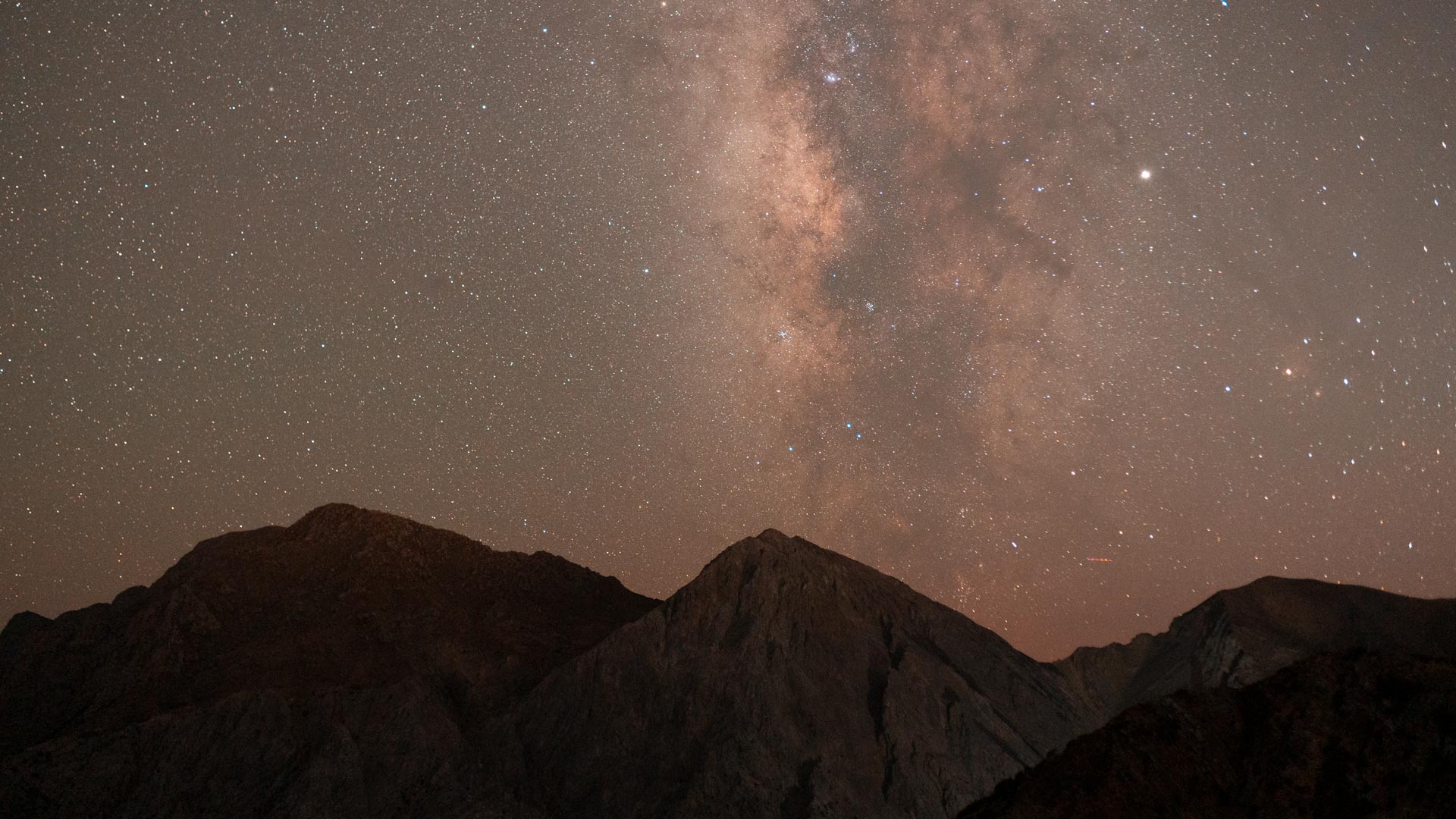 Watching the milkyway over the White Mountains, is a lifetime experience!