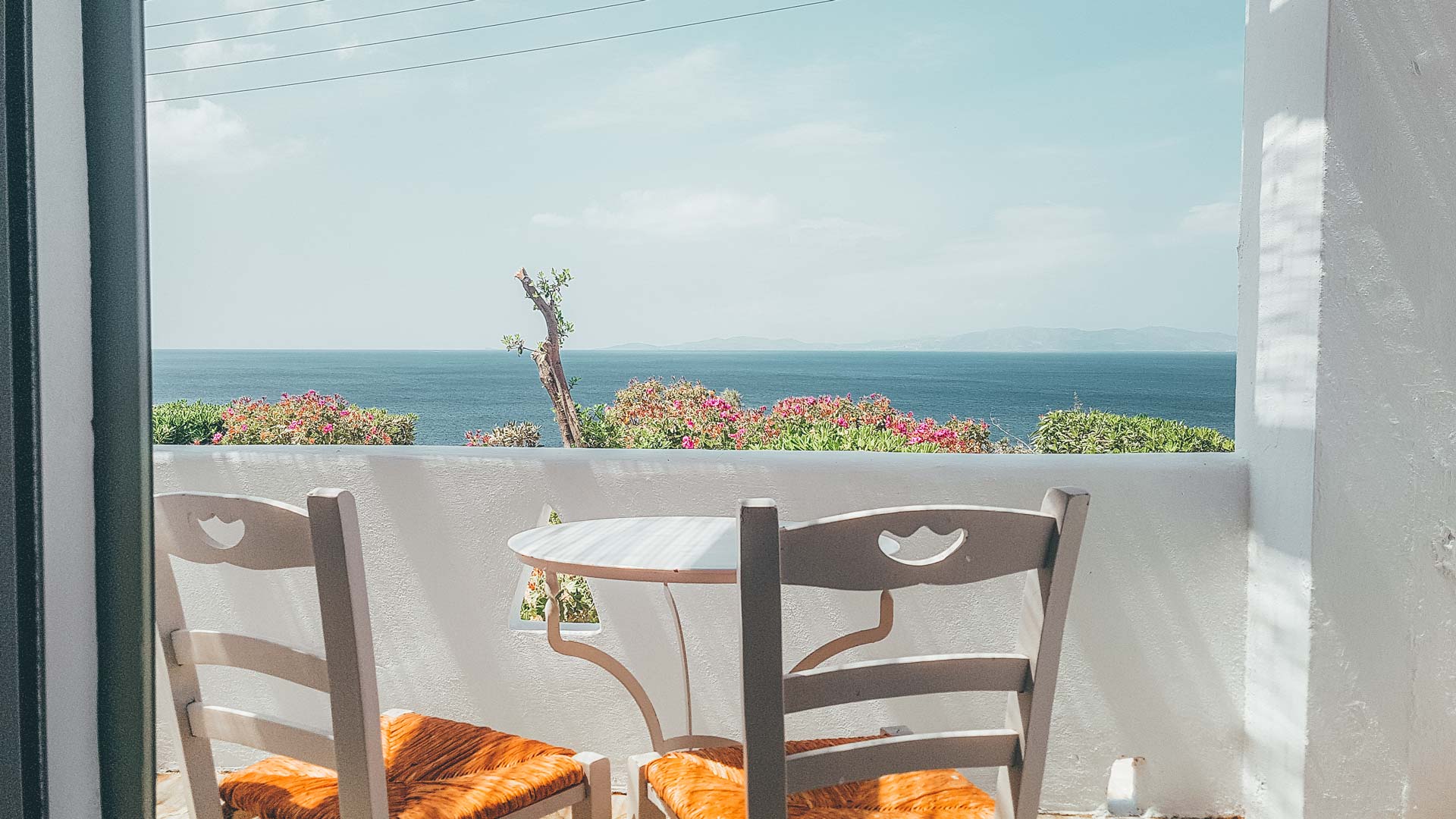 Setting the set for the perfect Tinian breakfast in Hora