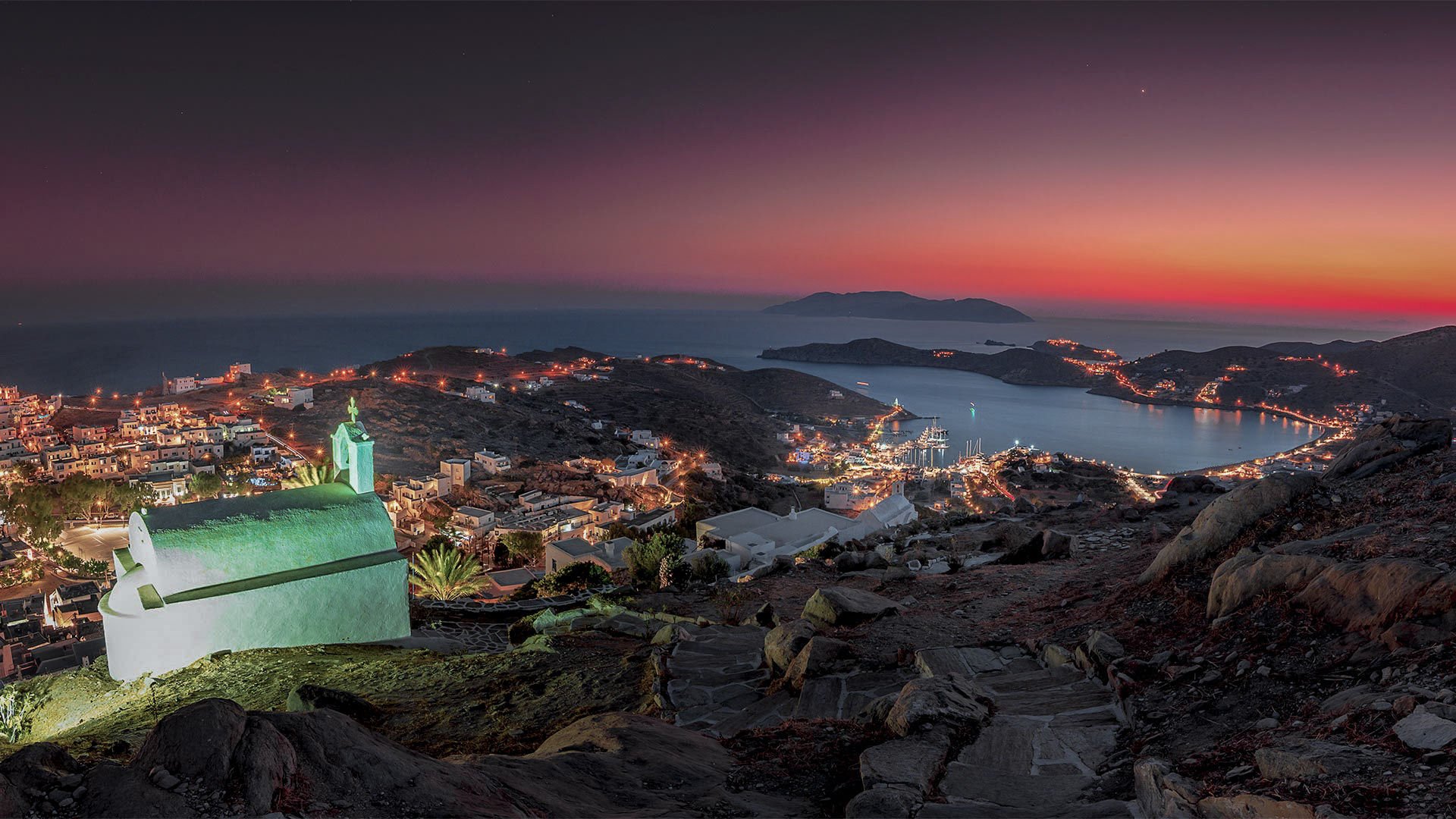 The Church of Panagia Gremniotisas can be found at the highest point of Hora offers perhaps the best view, especially at sunset