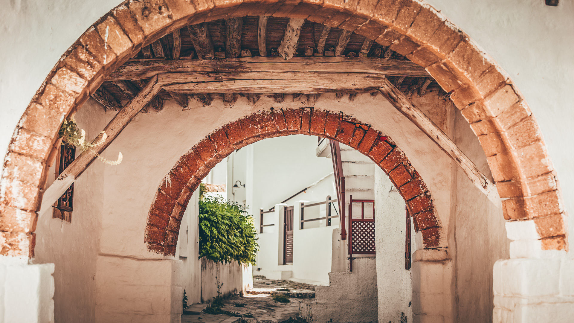 The main town on the island, Hora, is a labyrinth of picturesque small streets