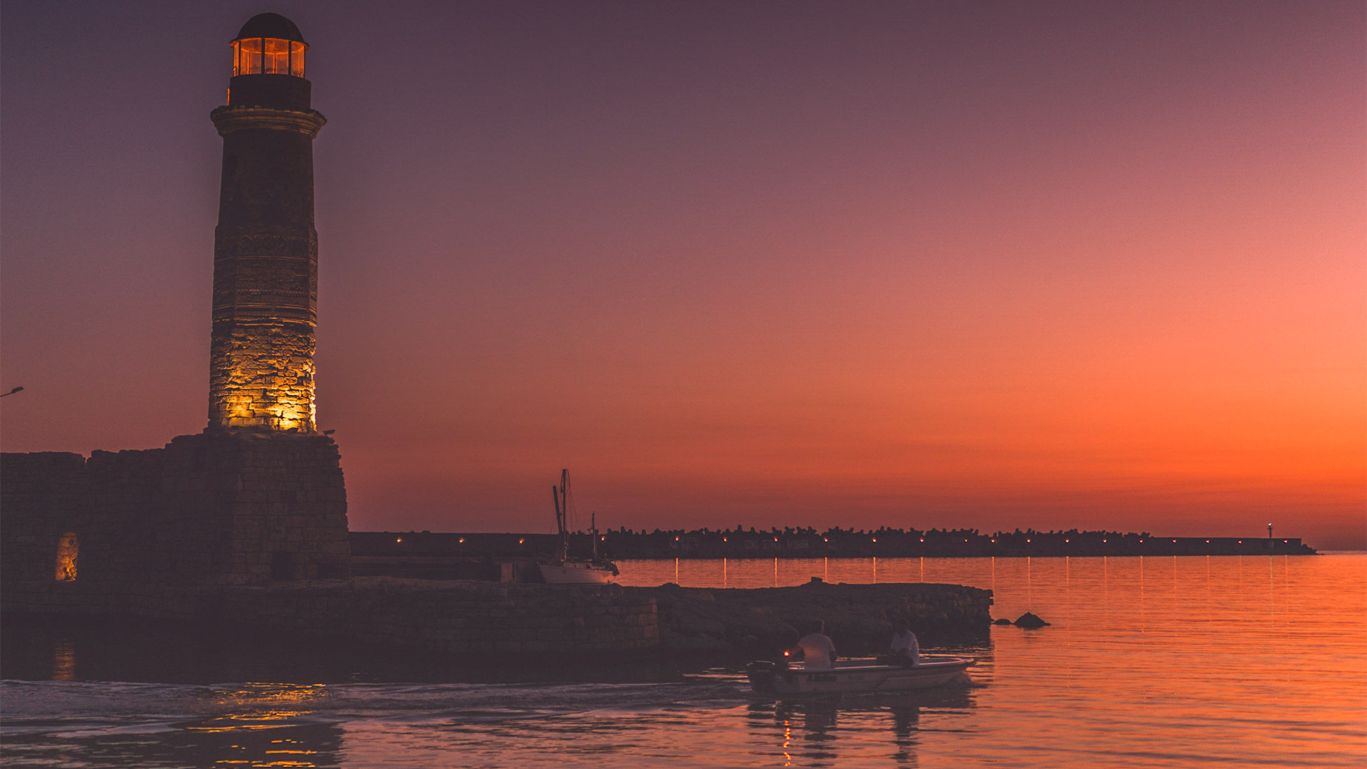 The original lighthouse has been replaced by one built by the Egyptians during the 1830s