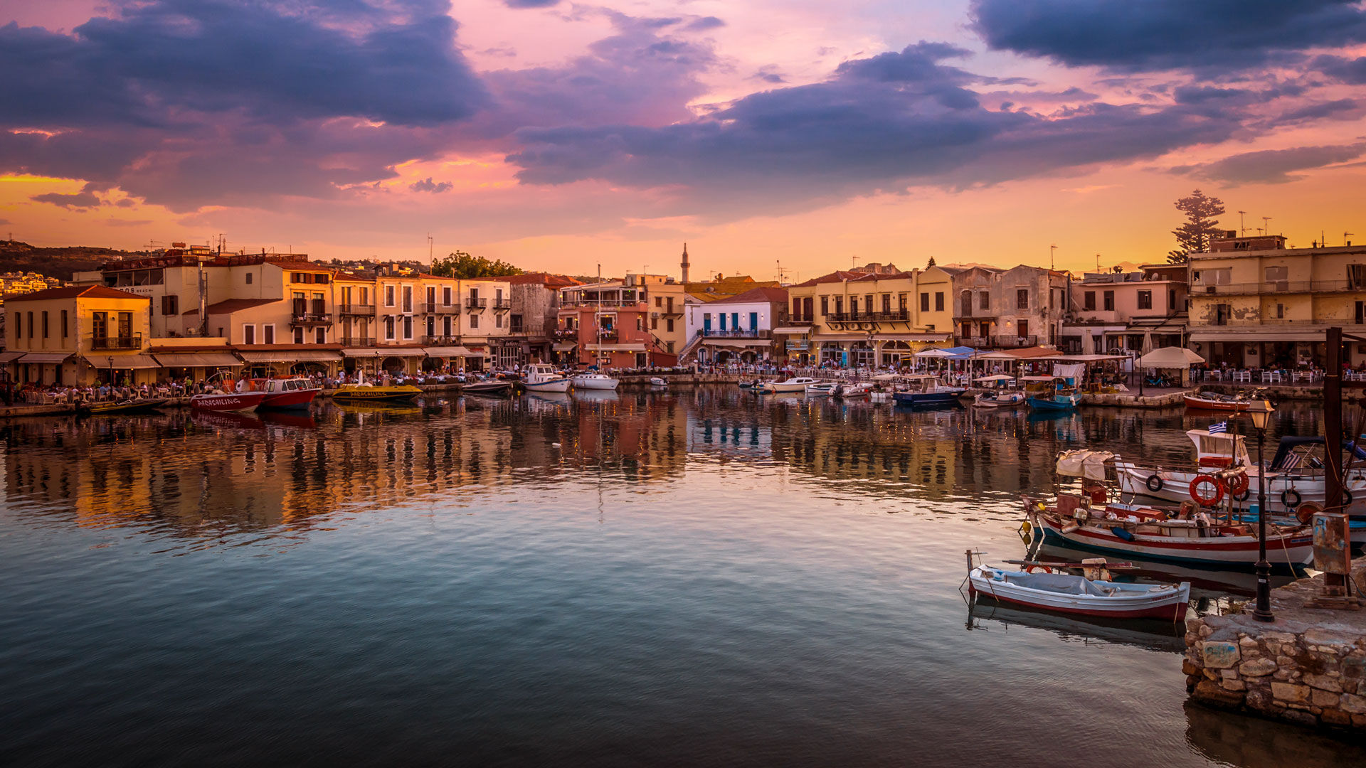 The Venetian Harbour of Rethymno, is the ideal place to enjoy fresh fish in a seaside taverna