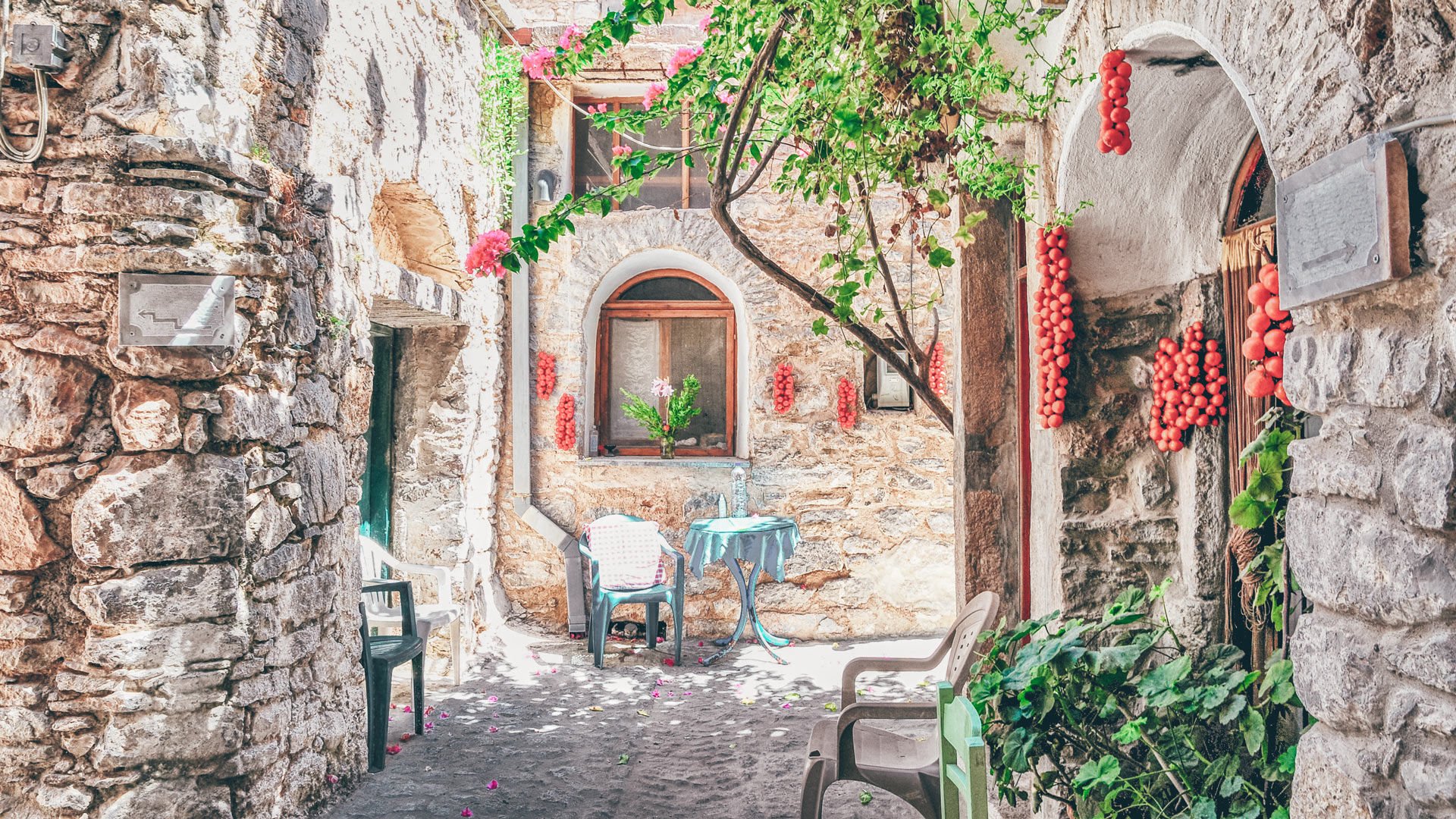 The village of Mesta is the best preserved medieval mastic village of Chios