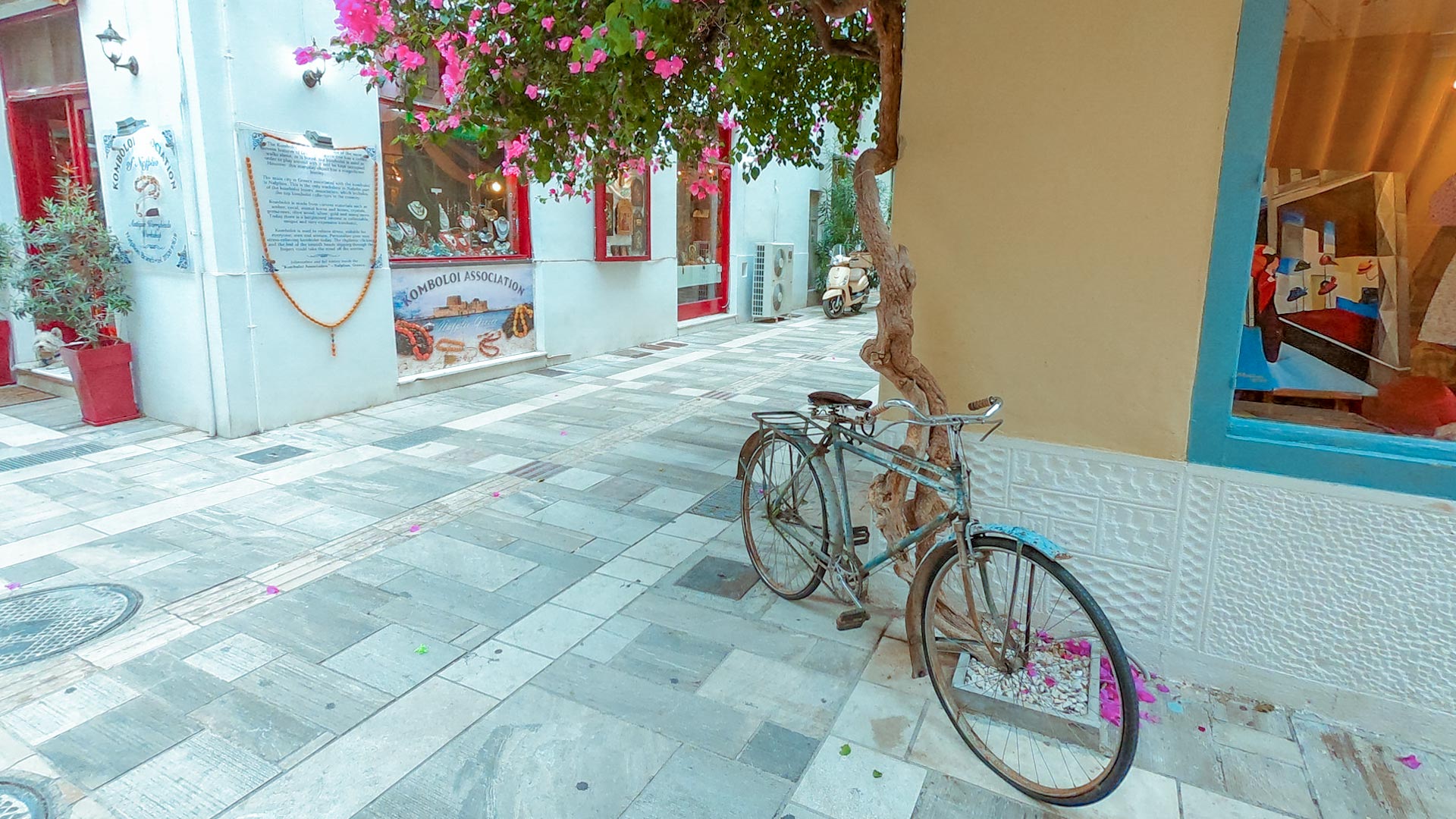 Whether you’re admiring the Venetian architecture or strolling along the waterfront, Nafplio’s Old Town is the perfect romantic getaway