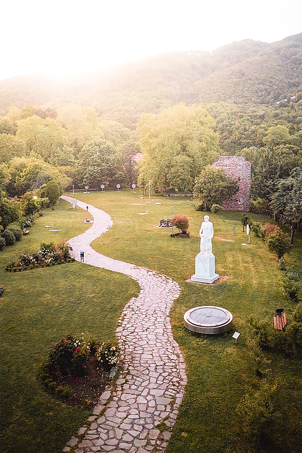 With views across the Gulf of Ierissos and the Mt Athos peninsula, it gives visitors a hands-on understanding of many of the physical phenomena Aristotle