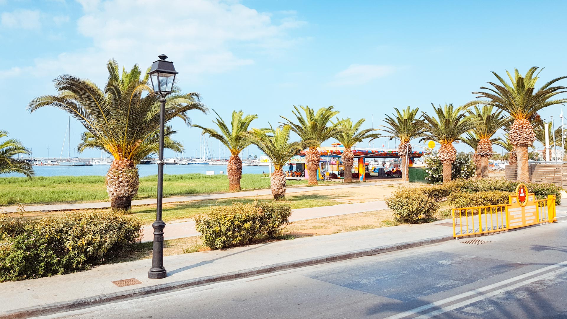 You can end your walk with a stroll along the palm tree-lined Eleftheriou Venizelou waterfront towards the new marina