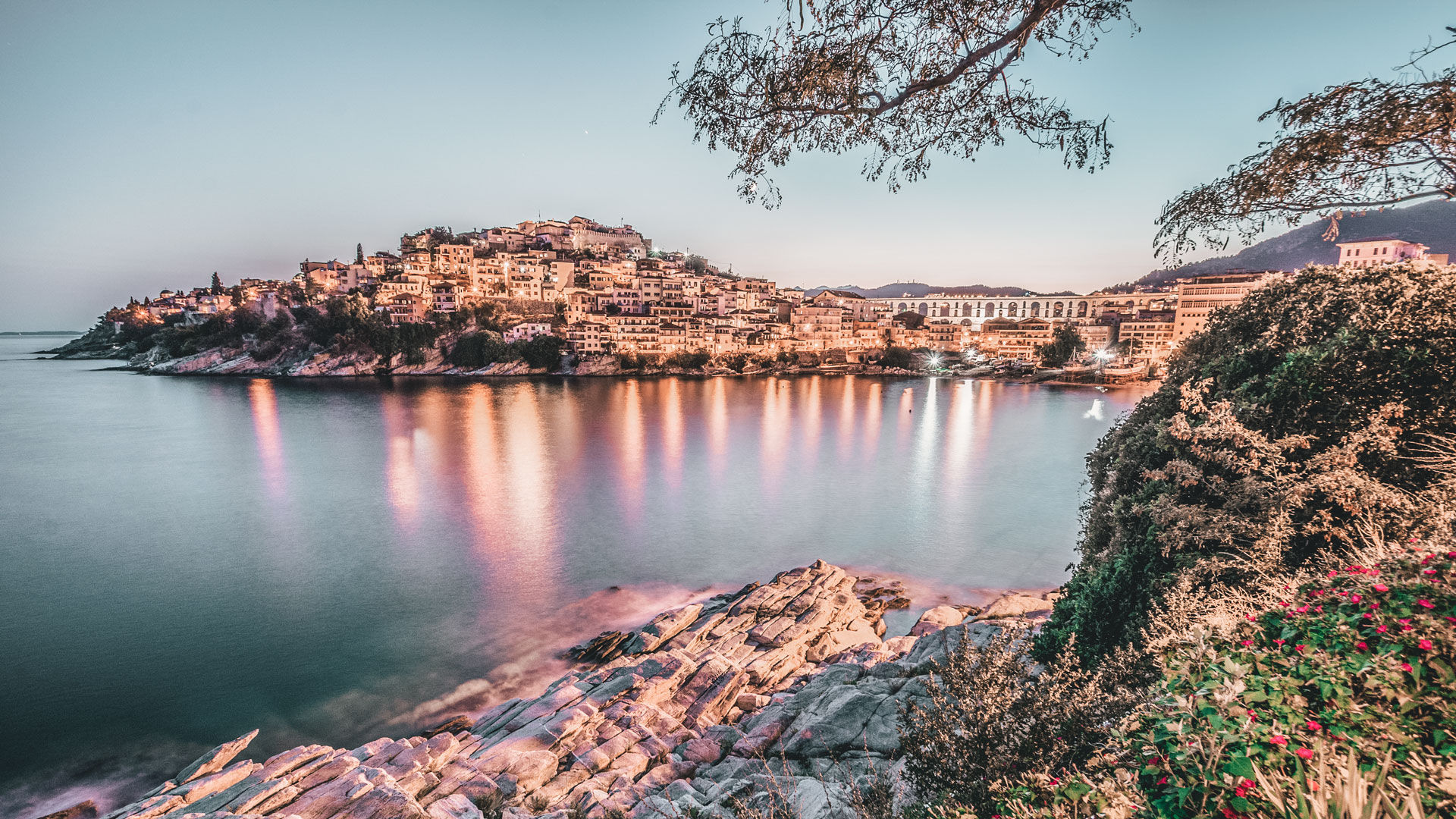Night view of Kavala's Acropolis, Old Town and Kamares