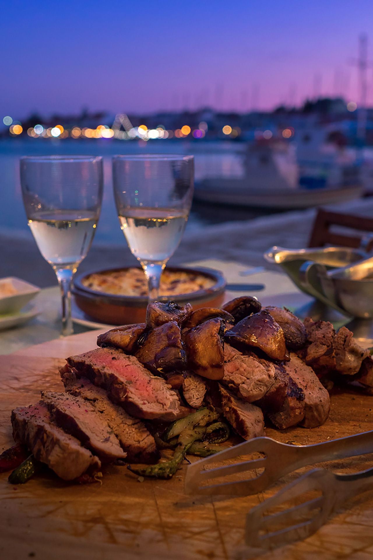 Enjoy a dinner by the sea in Pythagoreio