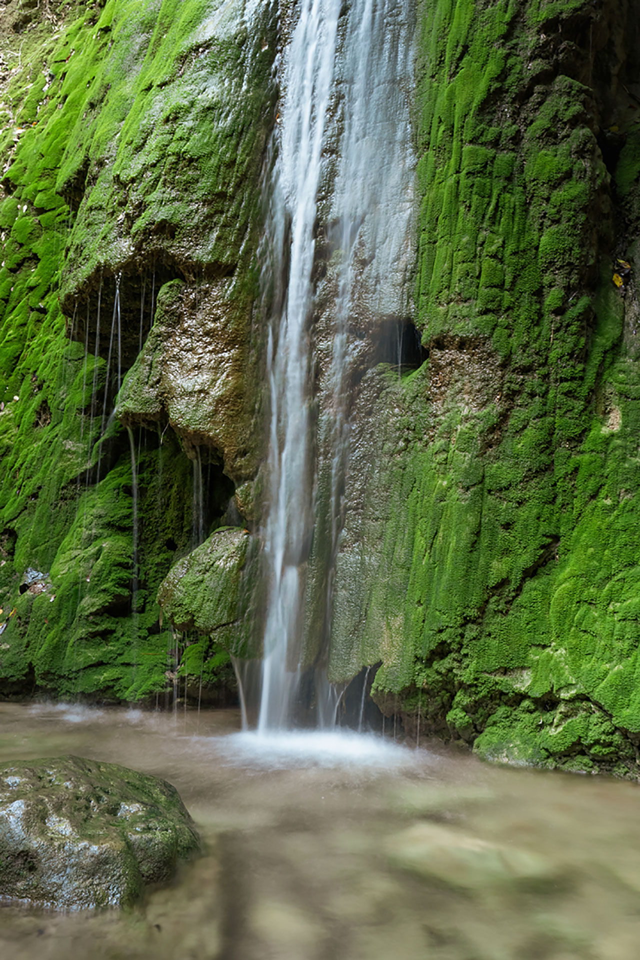 There’s a hiking trail from the parking lot of Ampelos through pine trees and olive groves to impressive waterfalls and caves just half an hour away