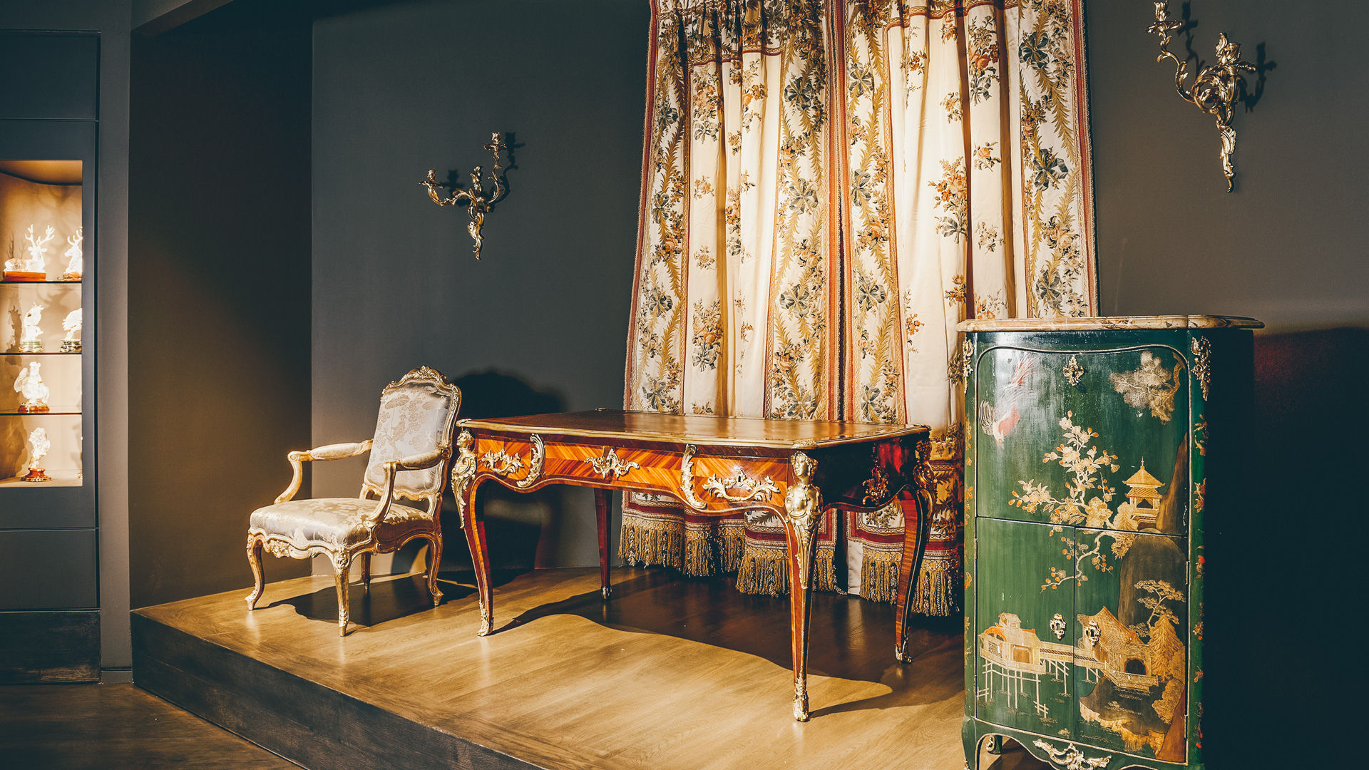 Collection of French furniture, of the most famous ébénistes from the 18th century