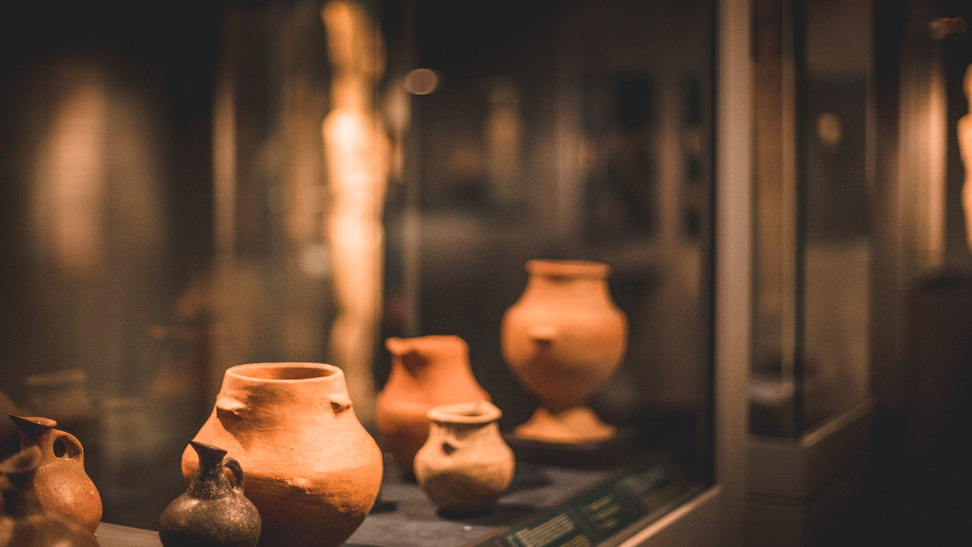 You will find objects from the Early Cycladic civilisations to the end of the Roman period (4th century AD)