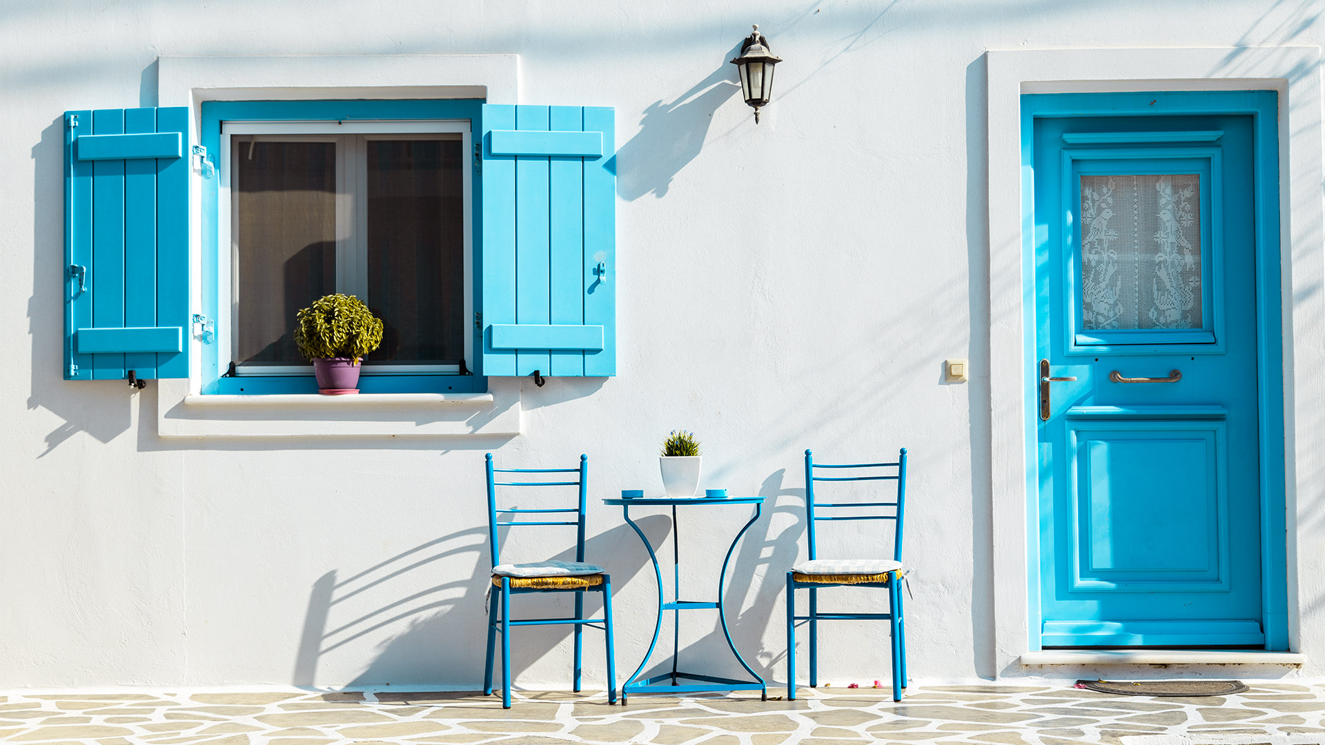 If you’re looking for classic Cycladic beauty – sugar-cubed houses with blue doors and overhanging bougainvillea, then say a warm welcome to Antiparos