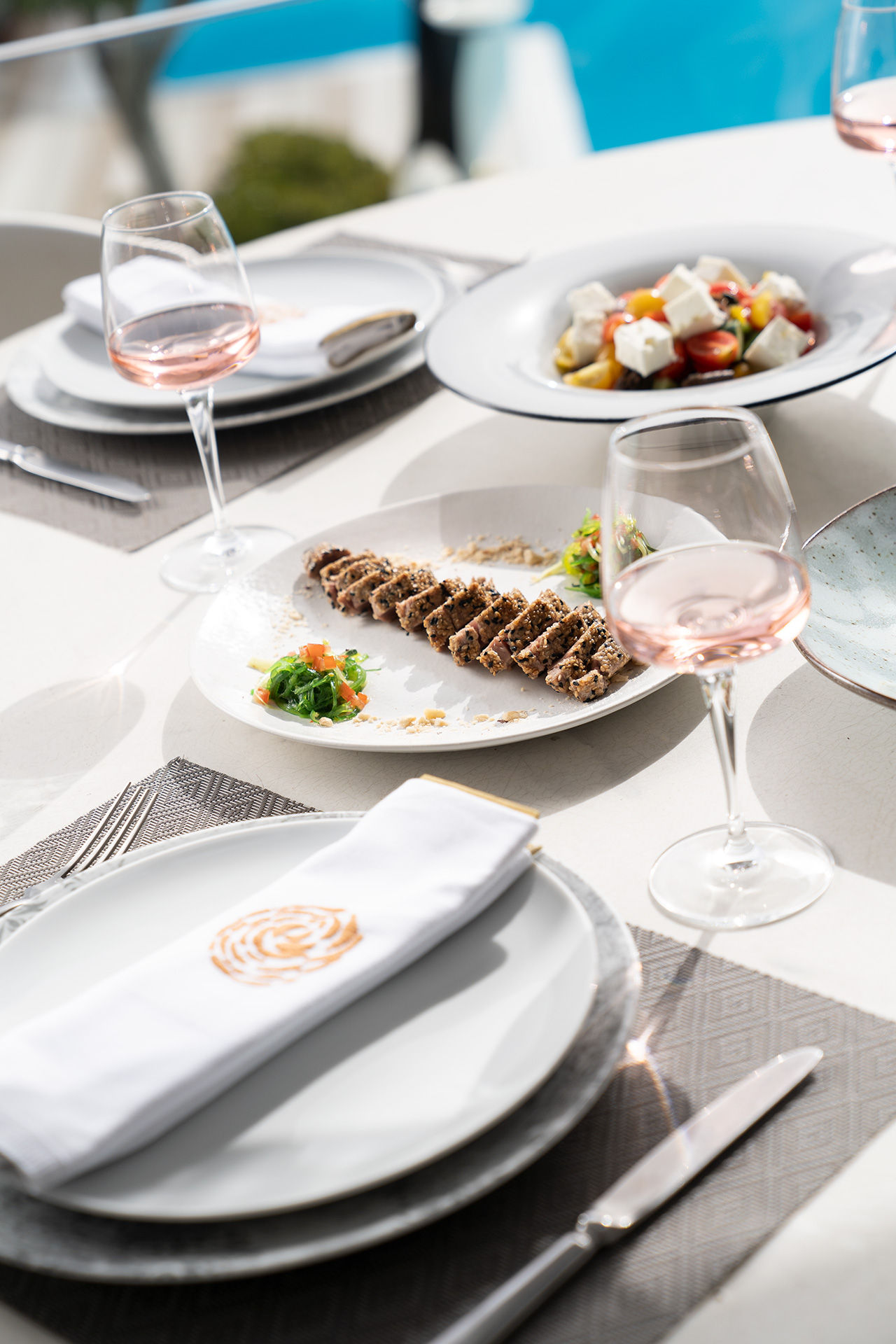Enjoy fine dining and elegant tastes by the sea.