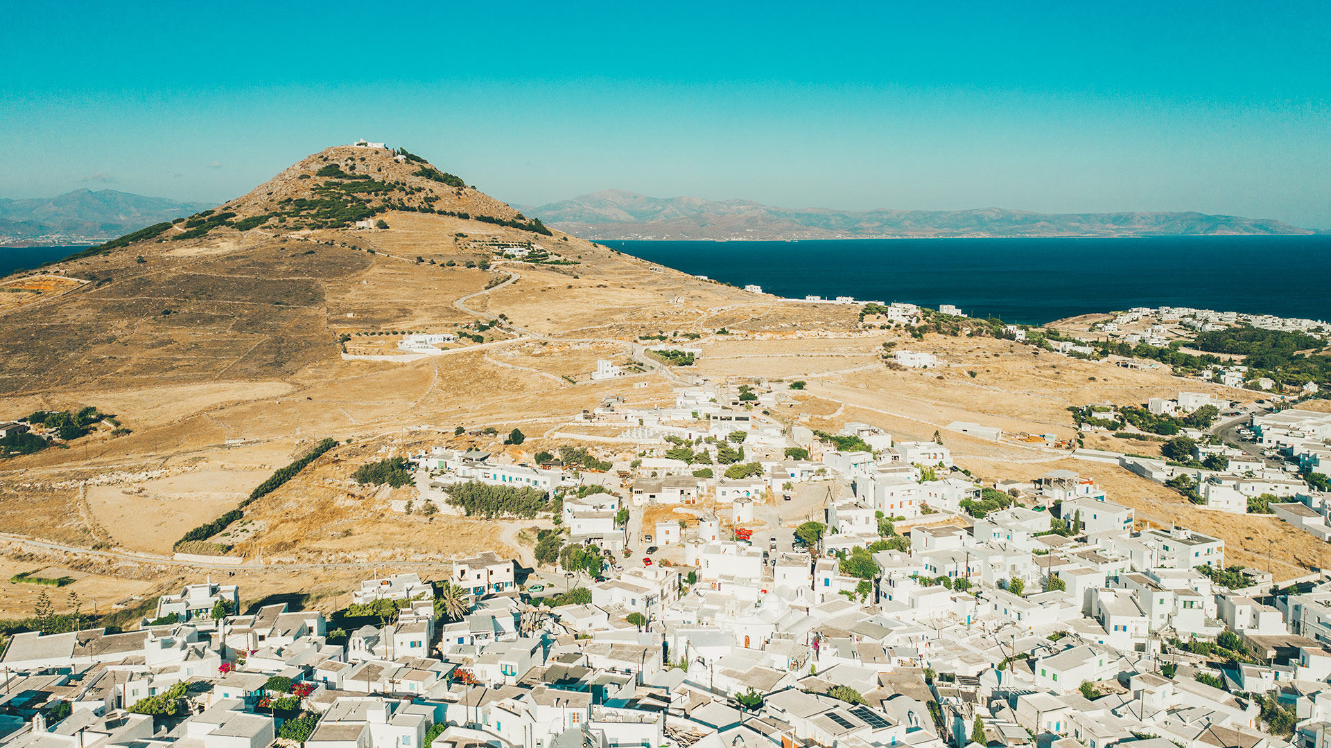Built amphitheatrically on a low hill, cute little Marpissa and its surroundings will get your hiking juices flowing