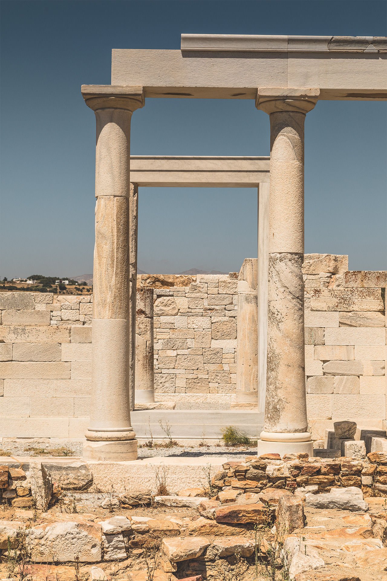 The temple was built in 530-520 BC (almost a full century before the Acropolis’ Parthenon) and it is a wonderful example of the use of Naxian marble