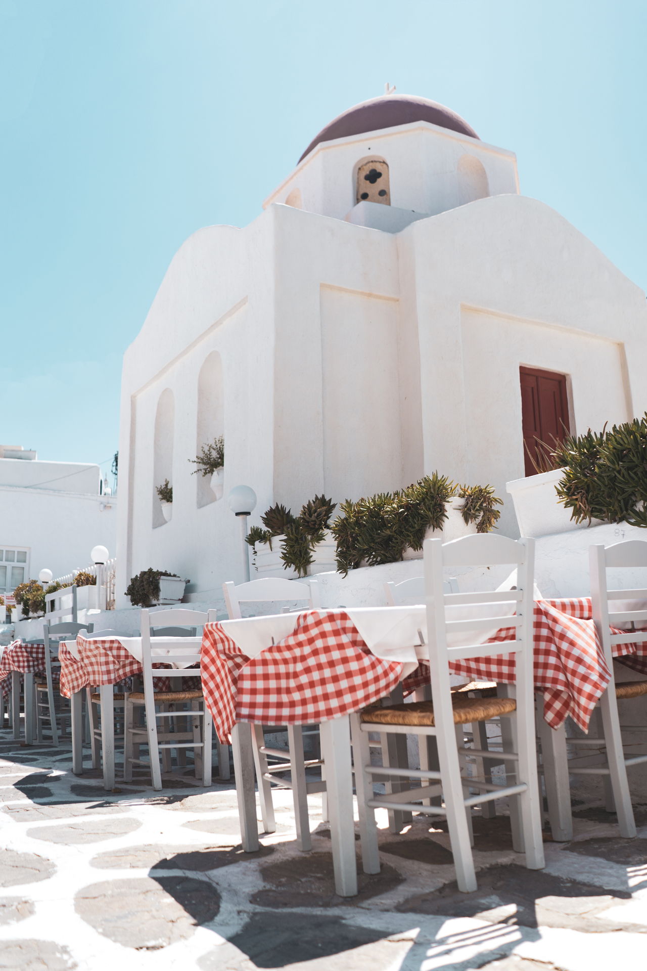 From a meal in a traditional Greek taverna to the most refined international tastes.