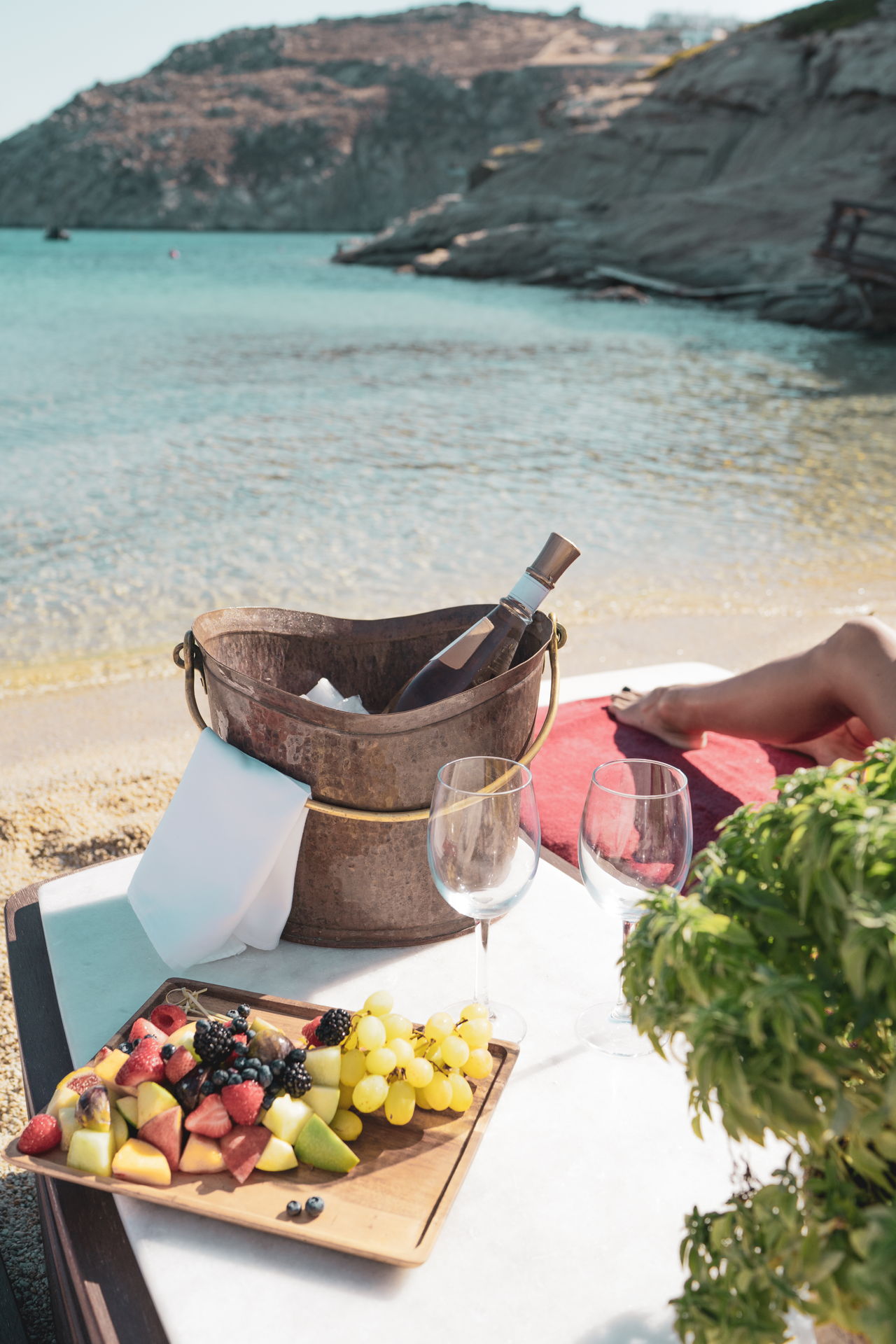 Relaxing at Agia Anna (Kalafatis) beach.