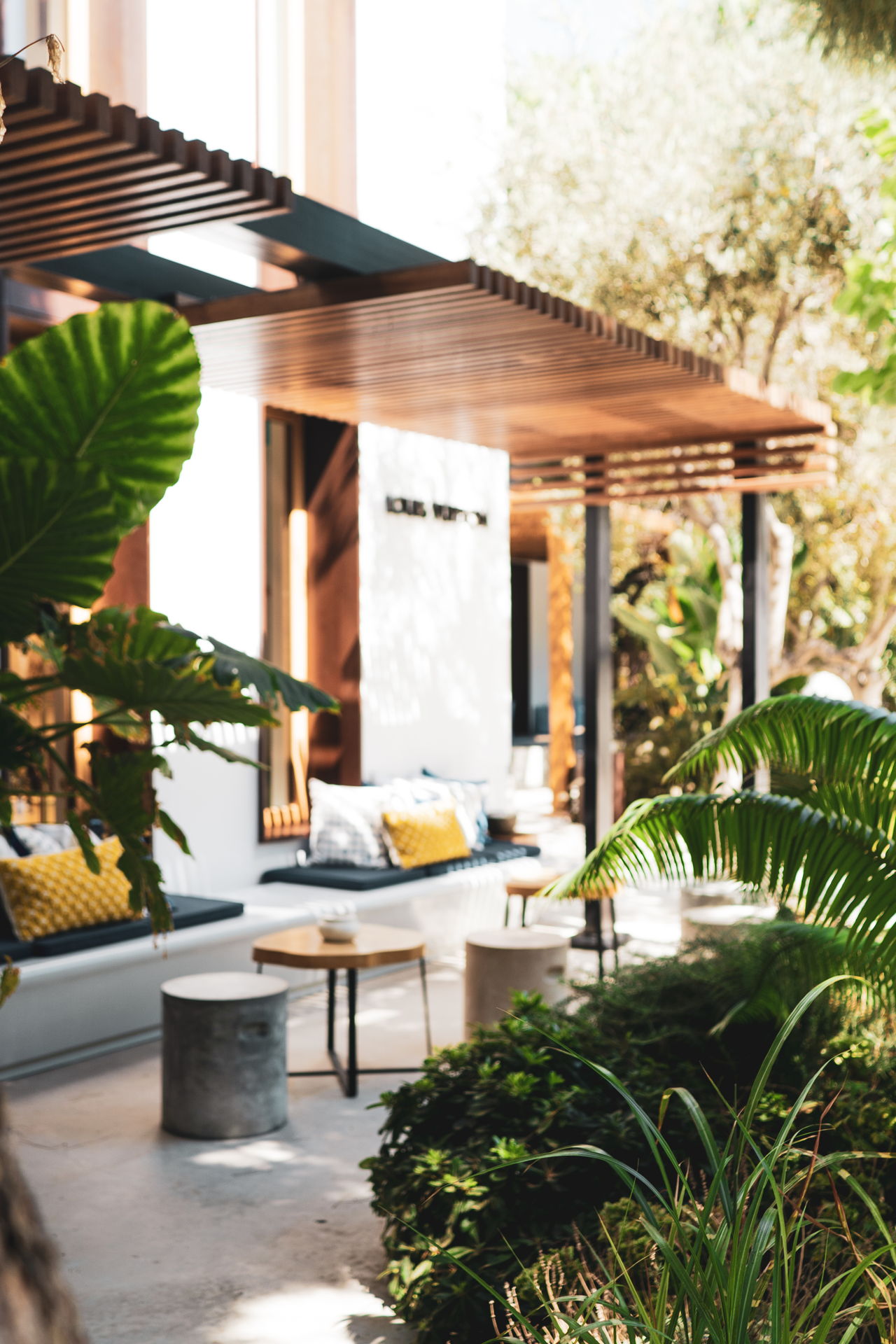 You will find stores with international luxury brands at Psarou beach.