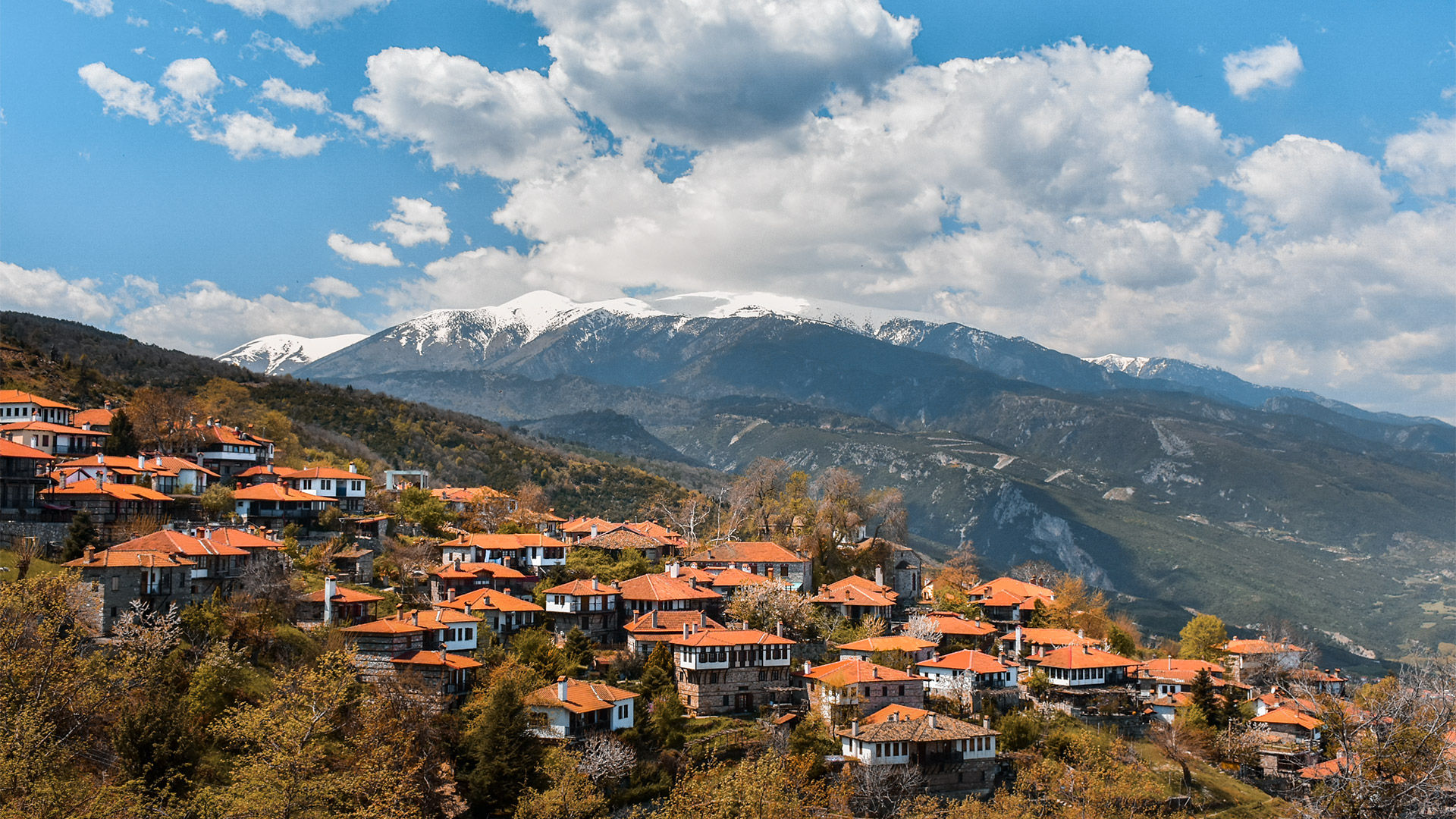 Palaios Panteleiomonas is a centuries-old village whose inhabitants had chosen to relocate to the coast before returning to breathe new life into the village 