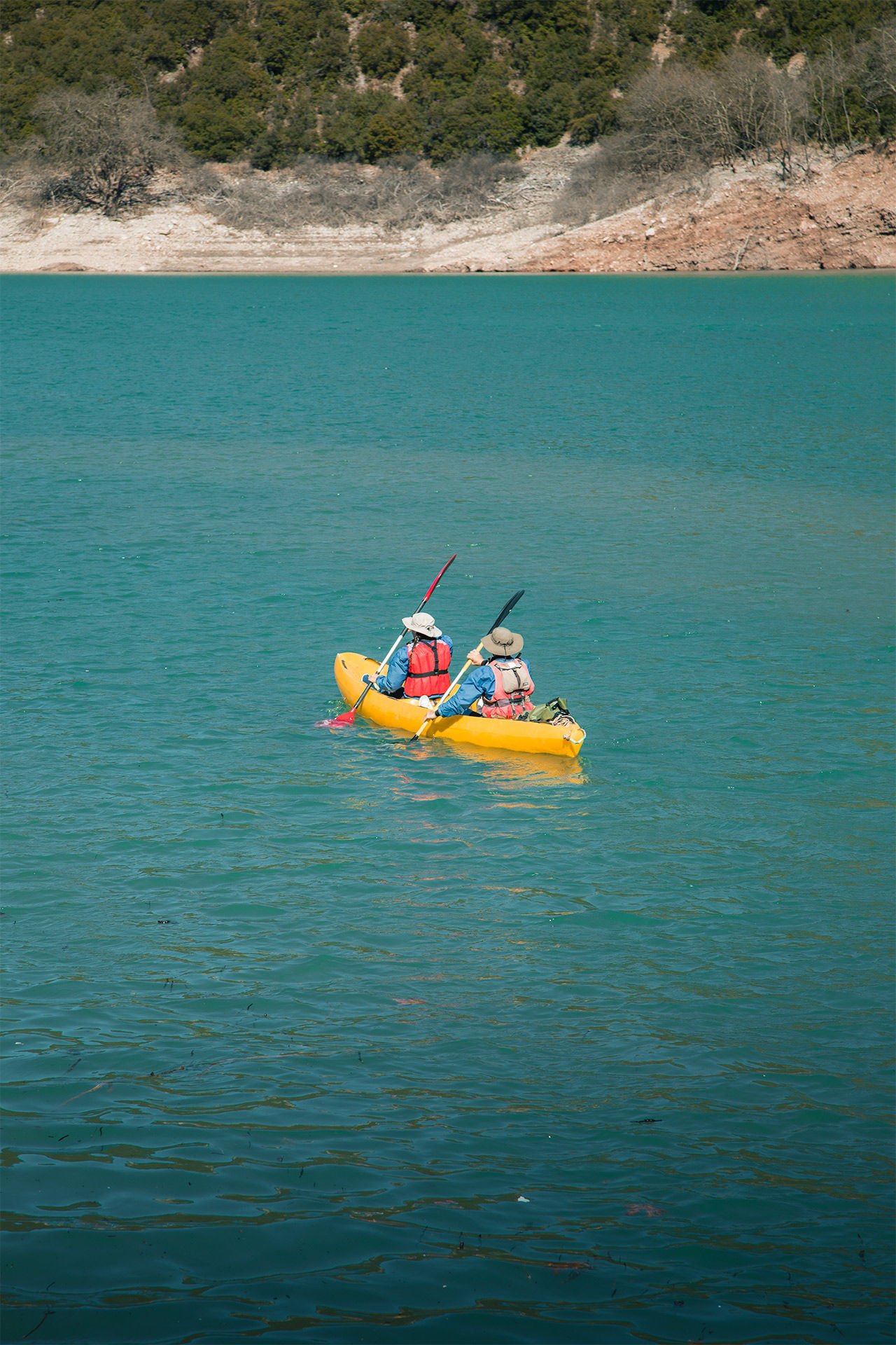 Kayaking or canoeing on the fjord-like Lake Kremaston