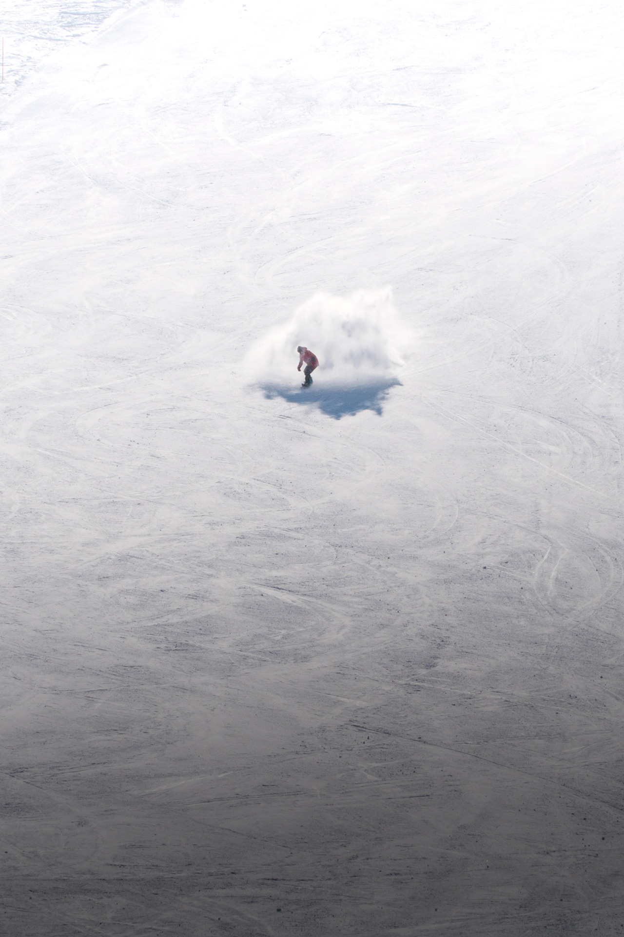 More advanced skiers will be interested in the off-piste freeride slopes and the jumps and obstacles of the snowpark