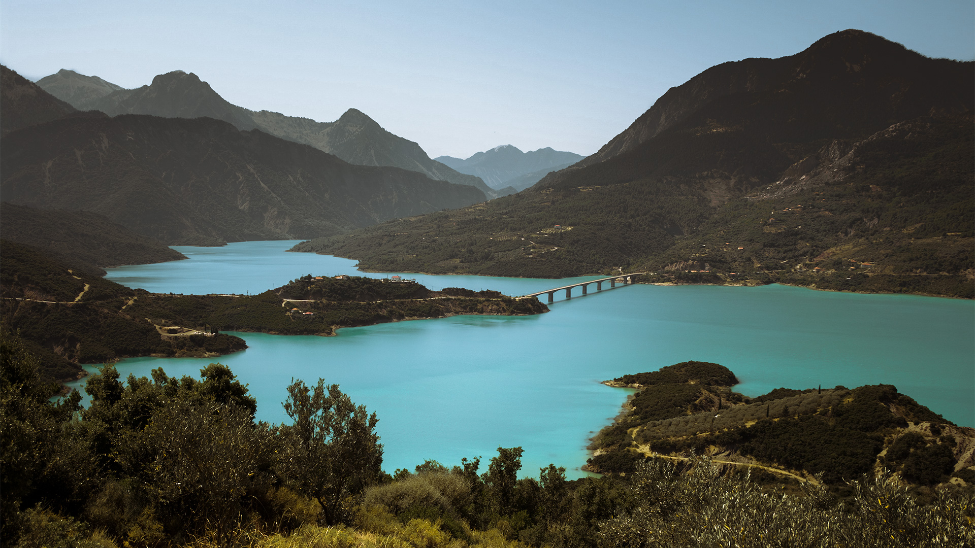 Exploring the beauty of Lake Kremaston by kayak