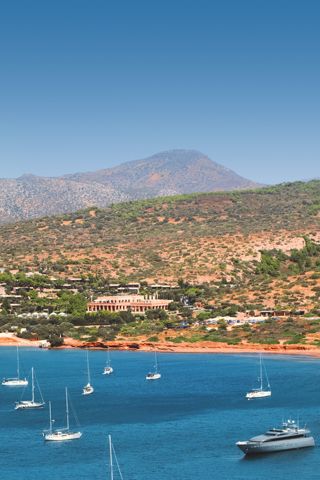 There are plenty of accommodation options, including luxury 5 hotels, in Sounion
