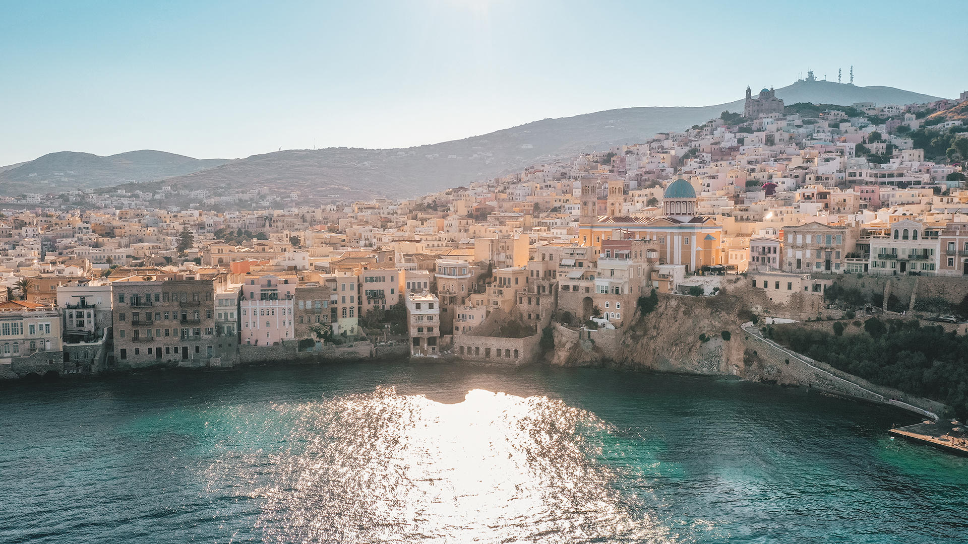 The most prestigious district of Ermoupoli, Vaporia is the residential legacy of Syros’ glory years