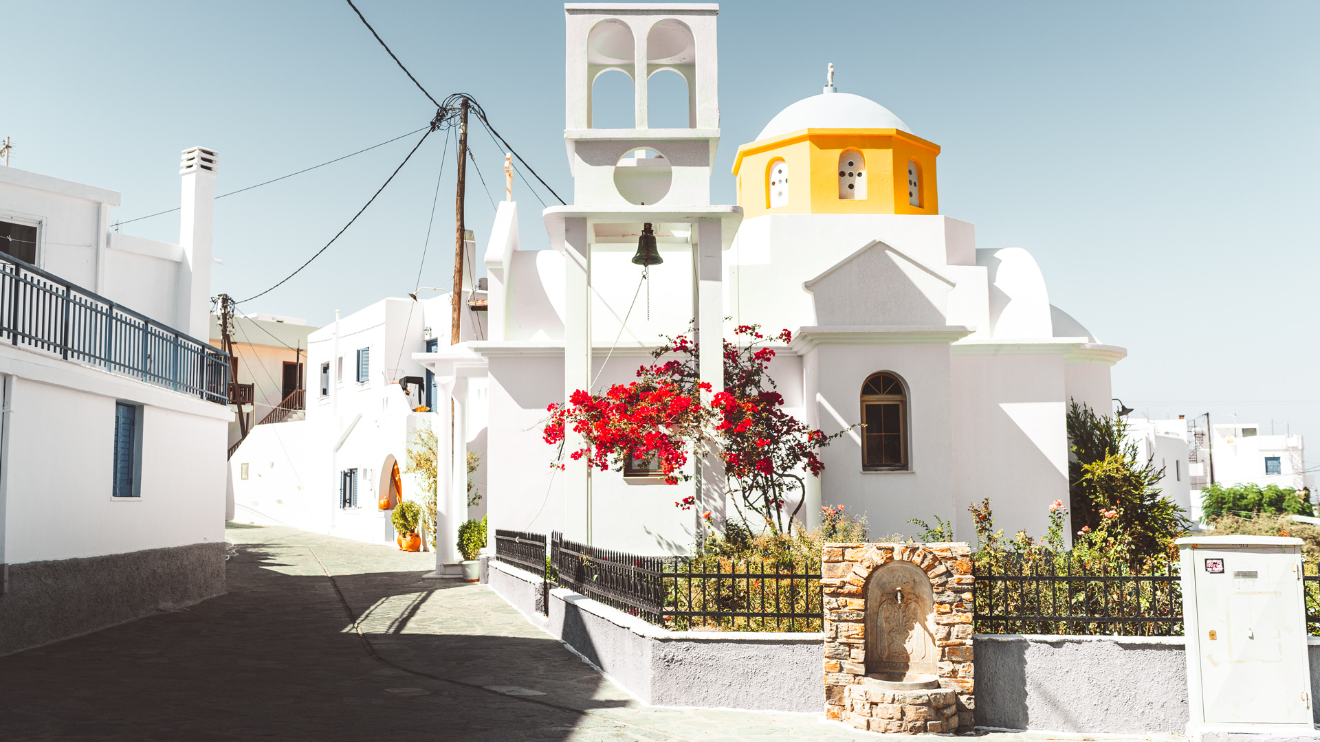 Galini is a quiet little village northeast of Hora